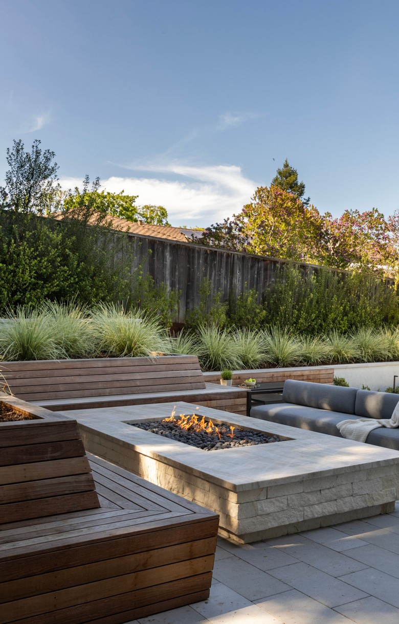 A warm fire, lingering conversations, and the gentle rhythm of a summer evening.
Landscape design by: @cearastudiosf
Cover image by: @dyerphoto
Videography by @elledcoagency
#LandscapeDesign #OutdoorLiving #BackyardDesign #LuxuryLandscapeDesign #LandscapeArchitecture