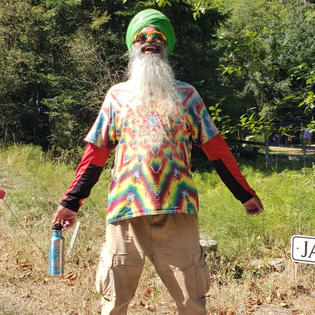 Met some adventurous souls this weekend π€πΉ
.
@singhshadytiedye takes the biscuit π
.
.
#people
#goodtimes
#lionsgateportal
#SSI
#tiedye