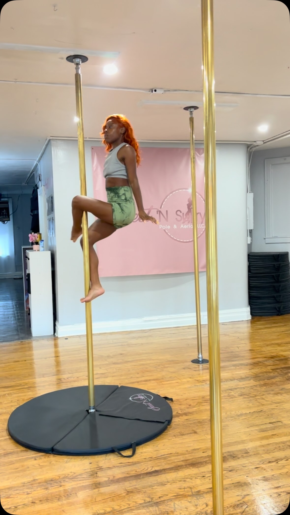 STUDENT SPOTLIGHT💕
“I enjoy pole bc it gives me excitement and confidence when I nail a move. I’m able to find out what my body can do when the time is right. I love being creative with my pole moves and decide the mood I’m giving. Pole has definitely become my fav form of exercise.” -Your fellow pole sister Kailah💕