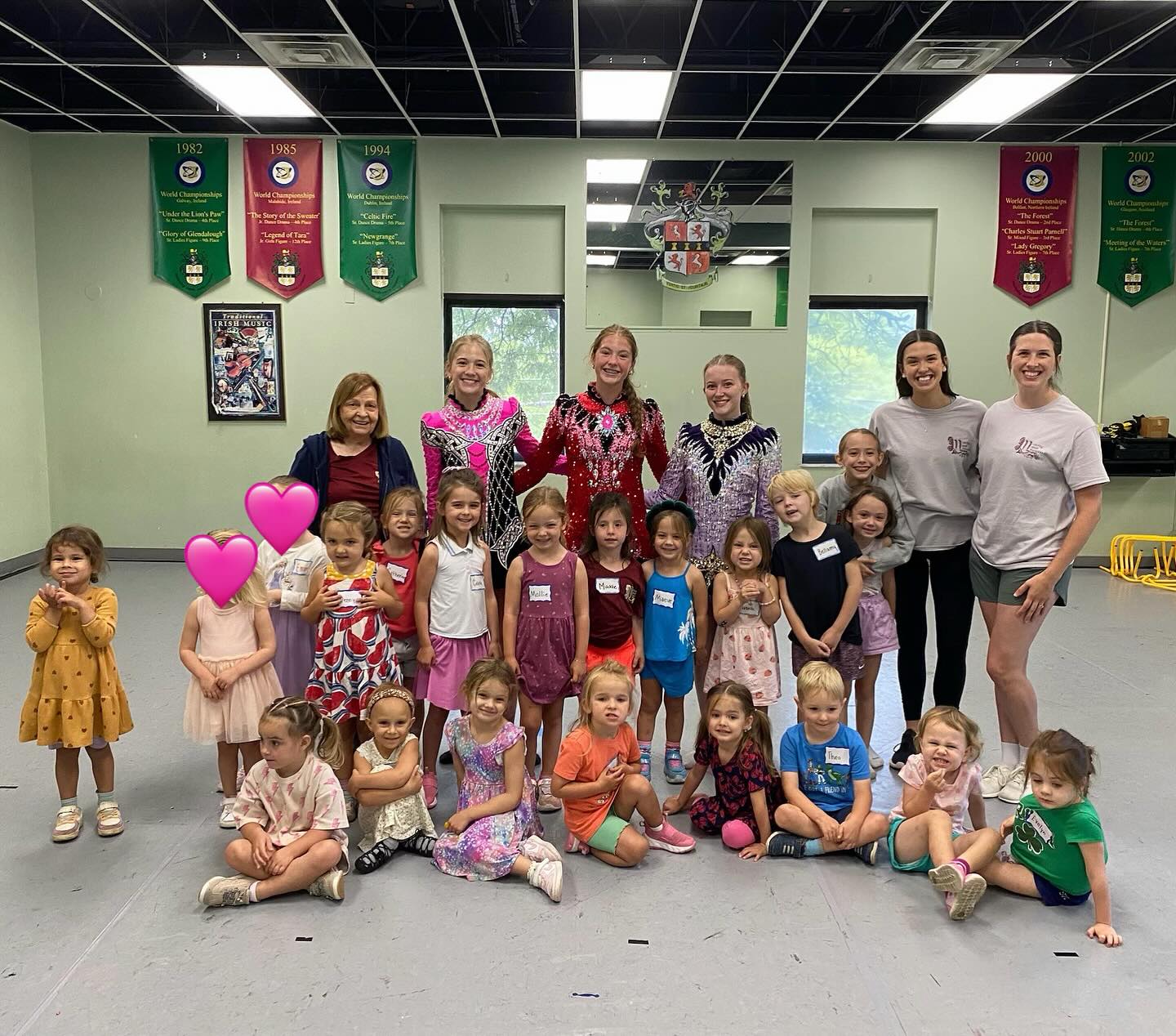 💚Our first “Try it Out” camp was such a success!! 2 locations, 30+ new friends, and countless laughs and memories!!
Our newest dancers got to practice some new steps, listen to and learn the rhythm of Irish reels and jigs, practice skills like balance and counting, and of course doing some fun crafts!!!
The future of Irish dance is bright!
☘️☘️☘️
#irishdance #dance #camp #summercamp #tryitout #beginner #tots #newdancer #music #crafts #murphyirishartsproud #family #tradition #passion #cleveland