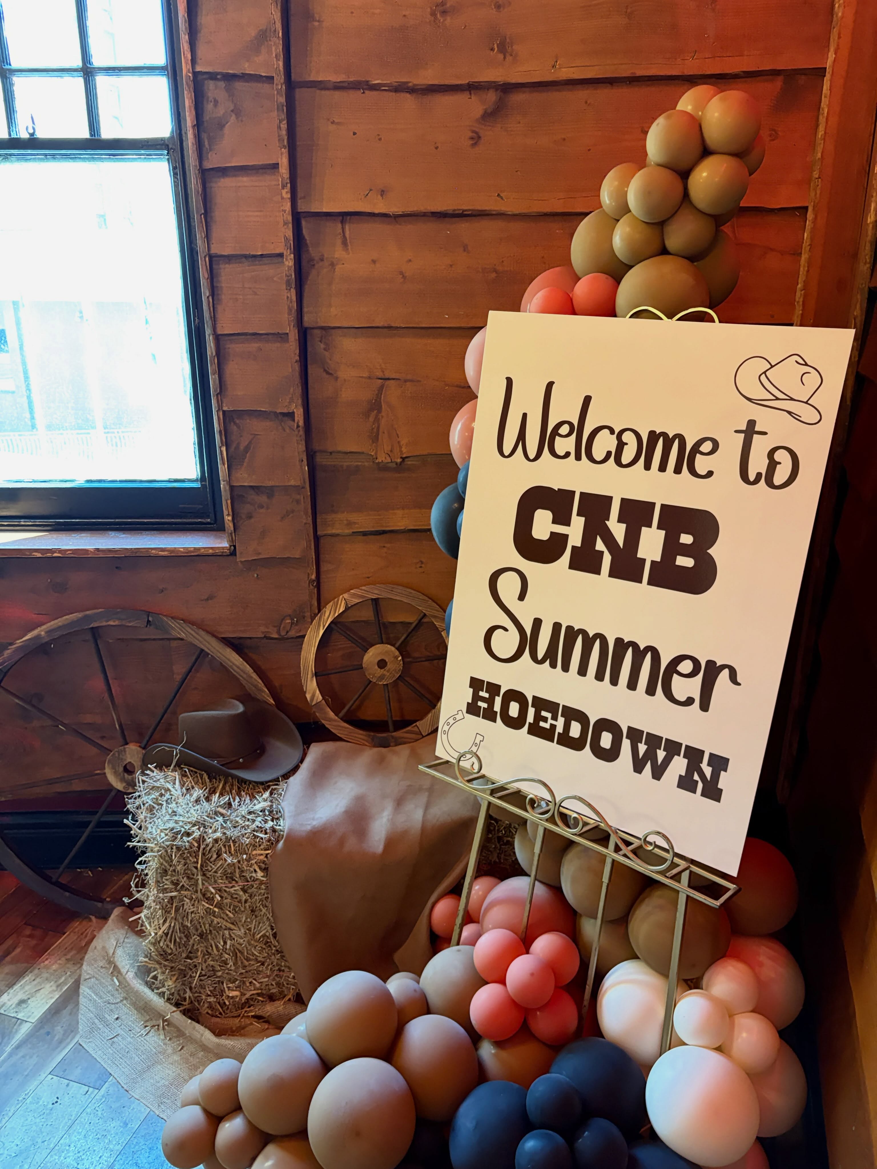 @admiral_business_uk @admiral_insurance_uk ๐ค
Summer Hoedown @barbarasbierhaus.cardiff
#hoedown #cardiffballoons #organicballoons