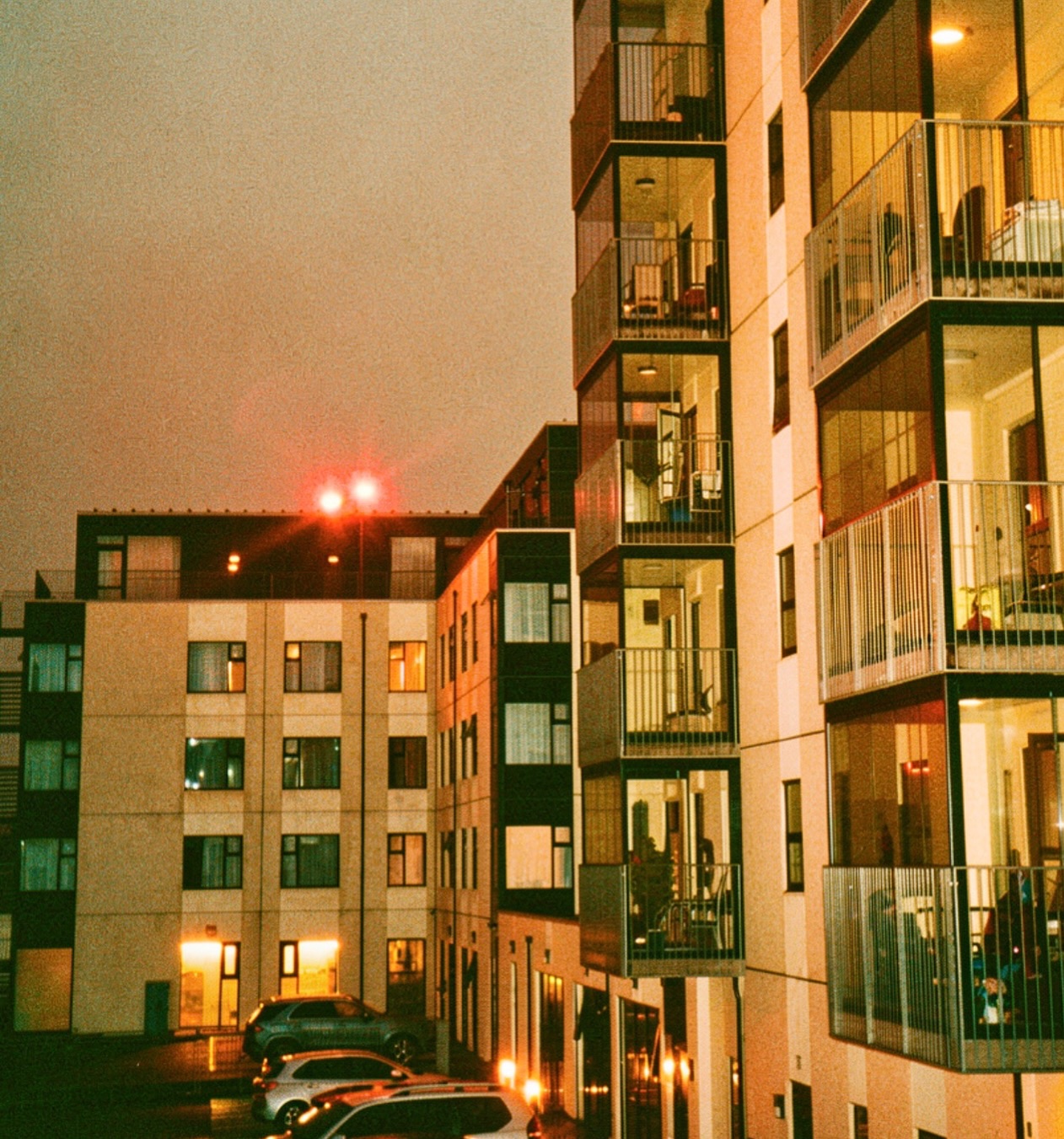 MIDNIGHT GOLDEN HOUR ⛅️
@hotel_vesturland