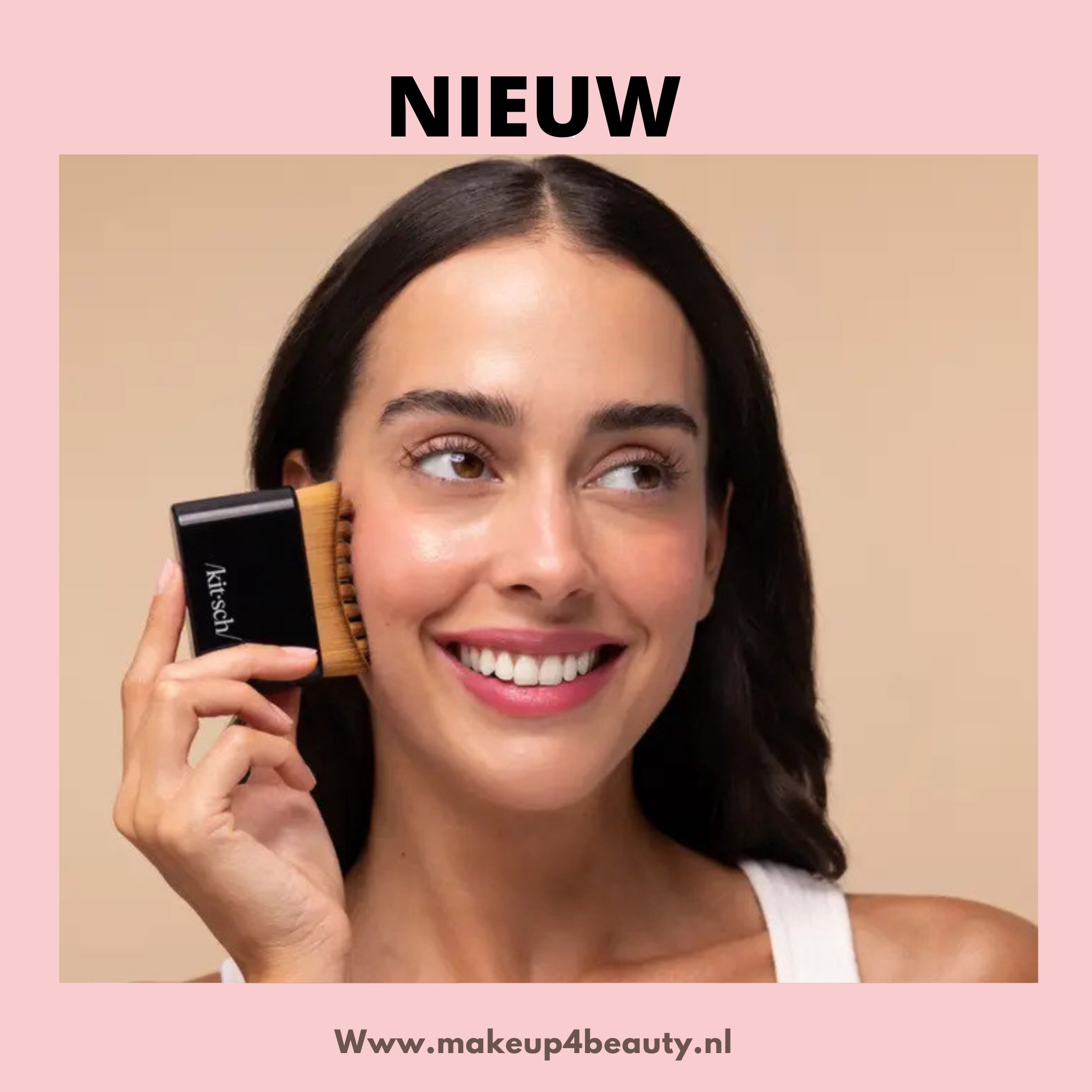Zachte, hypoallergene haartjes helpen wallen te verminderen en een vermoeid uitziende huid te verkwikkken
Stimuleert de bloedsomloop voor een gezonde, stralende gloed van binnenuit
Ontworpen voor lymfedrainage in het gezicht om vochtophoping en wallen weg te masseren Ergonomische handgreep die de contouren van je gezicht volgt en prettig in de hand ligt
Mild genoeg voor dagelijks gebruik bij alle huidtypes
Waarom je dit geweldig zult vinden:
Verandert 3 minuten in een dagelijks ritueel om wallen te verminderen en te ontstressen
Helpt huidverzorgingsproducten beter op te nemen bij gebruik in combinatie met oliën of serums Licht van gewicht en handig voor op reis: voor een stralende huid, waar je ook bent
Een strakke, gedefinieerde uitstraling — zonder dat je naar de spa hoeft
Vegan en dierproefvrij, zoals al onze producten