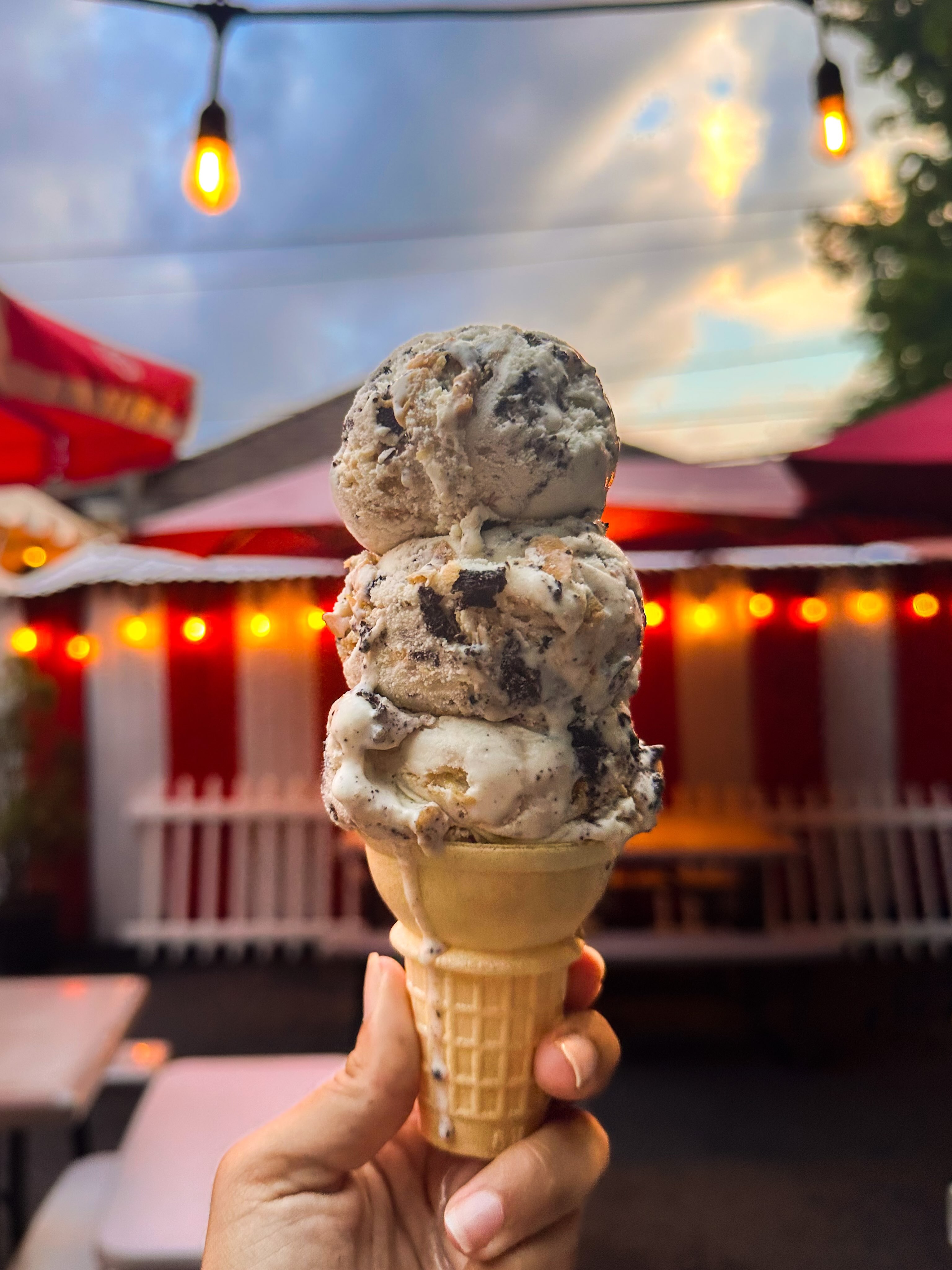 // We will be opening at 3pm today for Ice Cream ONLY‼️Sorry for any inconvenience, but fear not! A new flavor has entered our freezer; Peanut Butter Pie😋 A yummy Peanut Butter based ice cream with peanut butter swirl and chocolate cream cookies🍦
#ScoopsNMore #icecream #summer