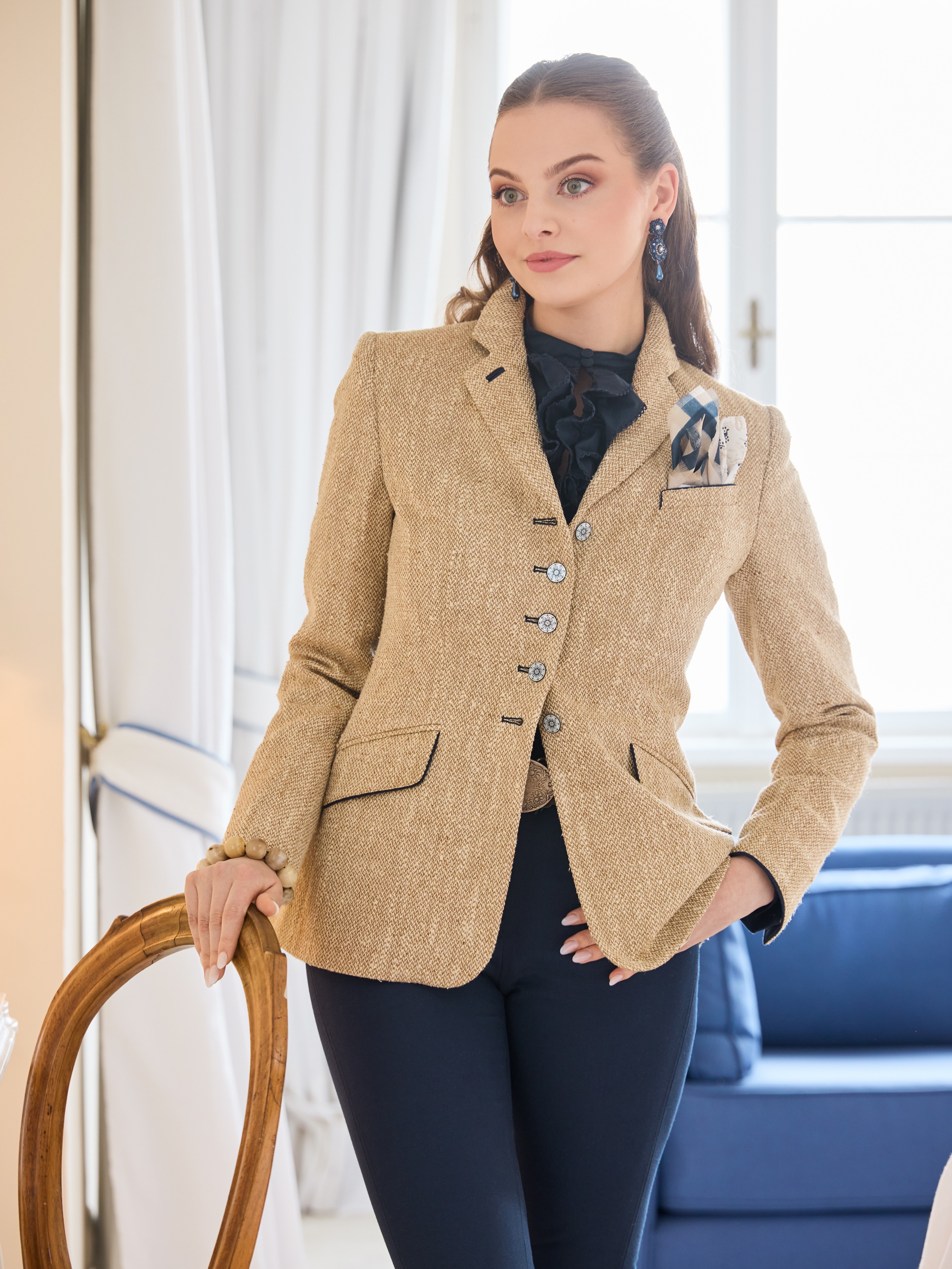 Die neue Lieblingsjacke: Jacke Lara Seide Leinen Kisel 🤎💙 - Eine Jacke für jede Jahreszeit, jeden Anlass und jeden Look. Seit 1995 wird bei Susanne Spatt jedes Modell von höchster Präzision und mit Liebe zum Detail in #Österreich gefertigt. 🇦🇹