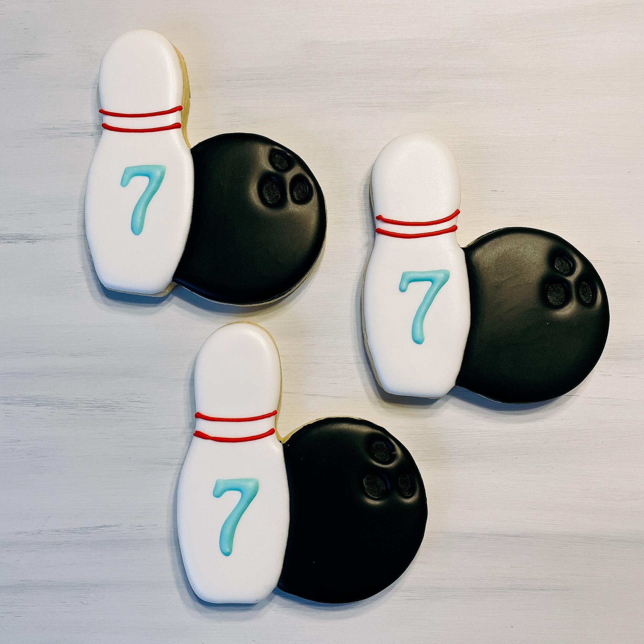 Celebrating National Bowling Day!
How do these cookies "strike" you, if you can "spare" a moment to answer... #NationalBowlingDay #bowling #DecoratedCookies #douglassvillepa
