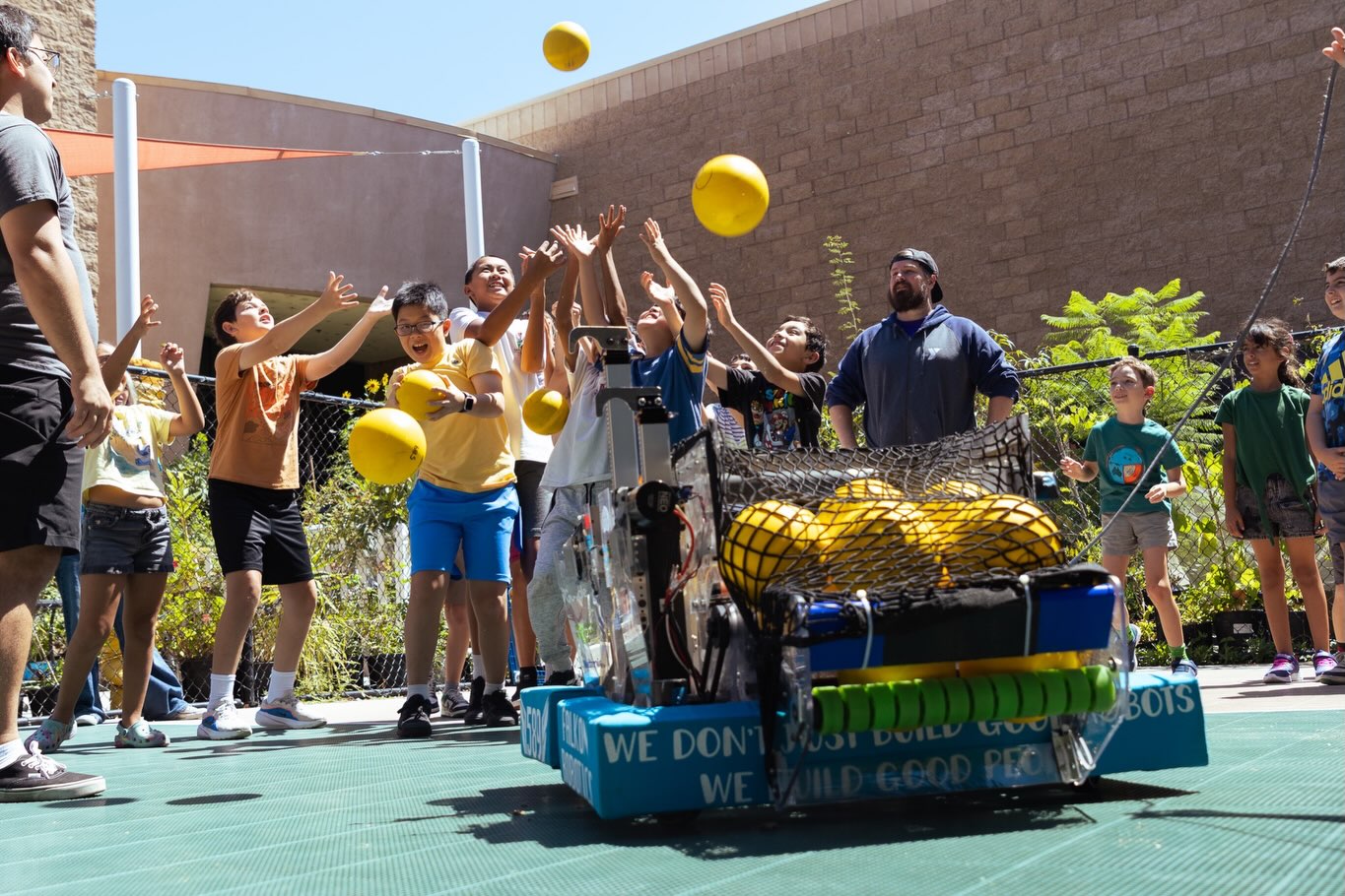 It was amazing to work with @ymcaofthefoothills again this summer for another vibrant STEM and robotics camp for K-6th students!
Our coaches and mentor volunteers had an awesome time being able to help students build, program and compete with their own VEX and Lego robots. Students also engaged in engineering challenges like building balsa wood bridges. Thank you to the Y, volunteers, and students for making this happen!