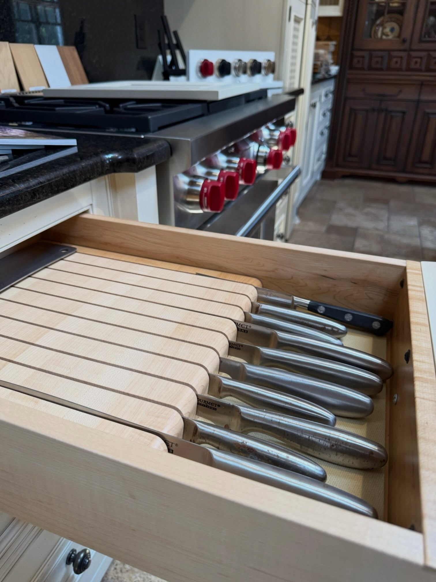 Our showroom is full of organization ideas designed to make everyday life easier. Here are just a few of our favorites. ✨
Save this for your future kitchen remodel.