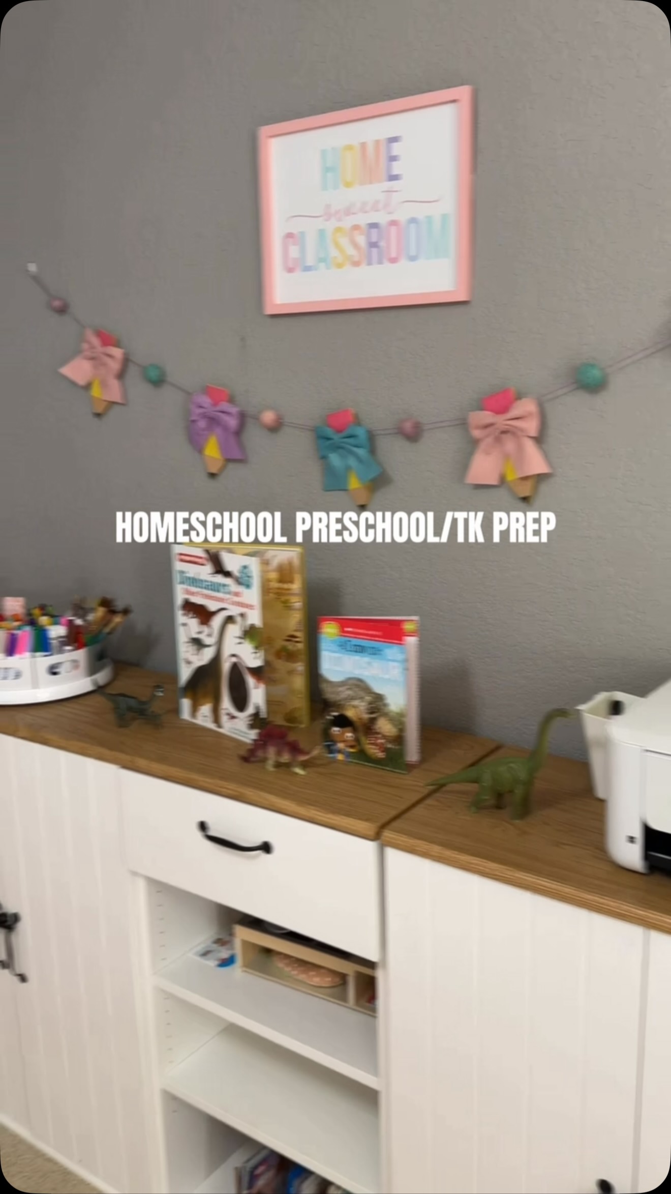 Happy first week back to school - have we taken a deep breath yet!? 🤪😅😮💨
Here’s a quick breakdown of what my Sunday prep looks like for a week of homeschool preschool-but-kinda-sorta-transitioning-to-TK-on-our-own 🙃
@sparklingice always keeping me energized and sane!
#homeschool #homeschoolpreschool #prek #preschoolactivities #homeschoolmom