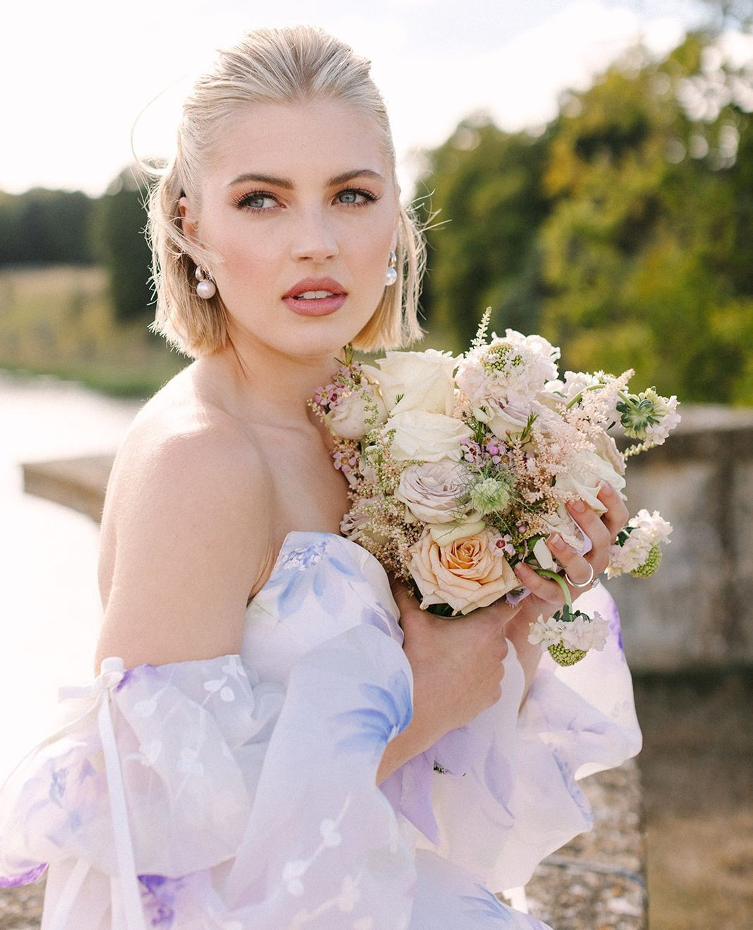 A softer take on modern bridal beauty. ✨
Fresh, luminous skin, softly defined eyes and an understated lip, paired with sleek, contemporary hair.
Romantic without feeling traditional, polished without feeling overdone, a bridal look that feels beautifully modern.
Hair and Makeup: @klluxebeauty
Venue: @blenheimpalace
Florist: @fabulousweddingflowers
Photographer: @mainsqueezephotography
Dresses: @houseofsavin
Model: @anniekknowles
.
.
.
#luxurybridalhair #luxurybridalmakeup #luxurybeauty #luxurybridalbeauty #luxuryweddingmakeup #luxuryweddinghairstyling #floralweddingdress #luxuryweddinghairstylist #luxurylondonwedding #luxurywedding #luxebridalhair #shorthairbride #modernbridallook #blenheimpalace #blenheimpalacewedding #ukwedding #dreamyweddings #oxfordshirewedding #ukbride #mainsqueezephotography #alternativebride #shorthairdontcare #floraldreams #klluxebeauty 