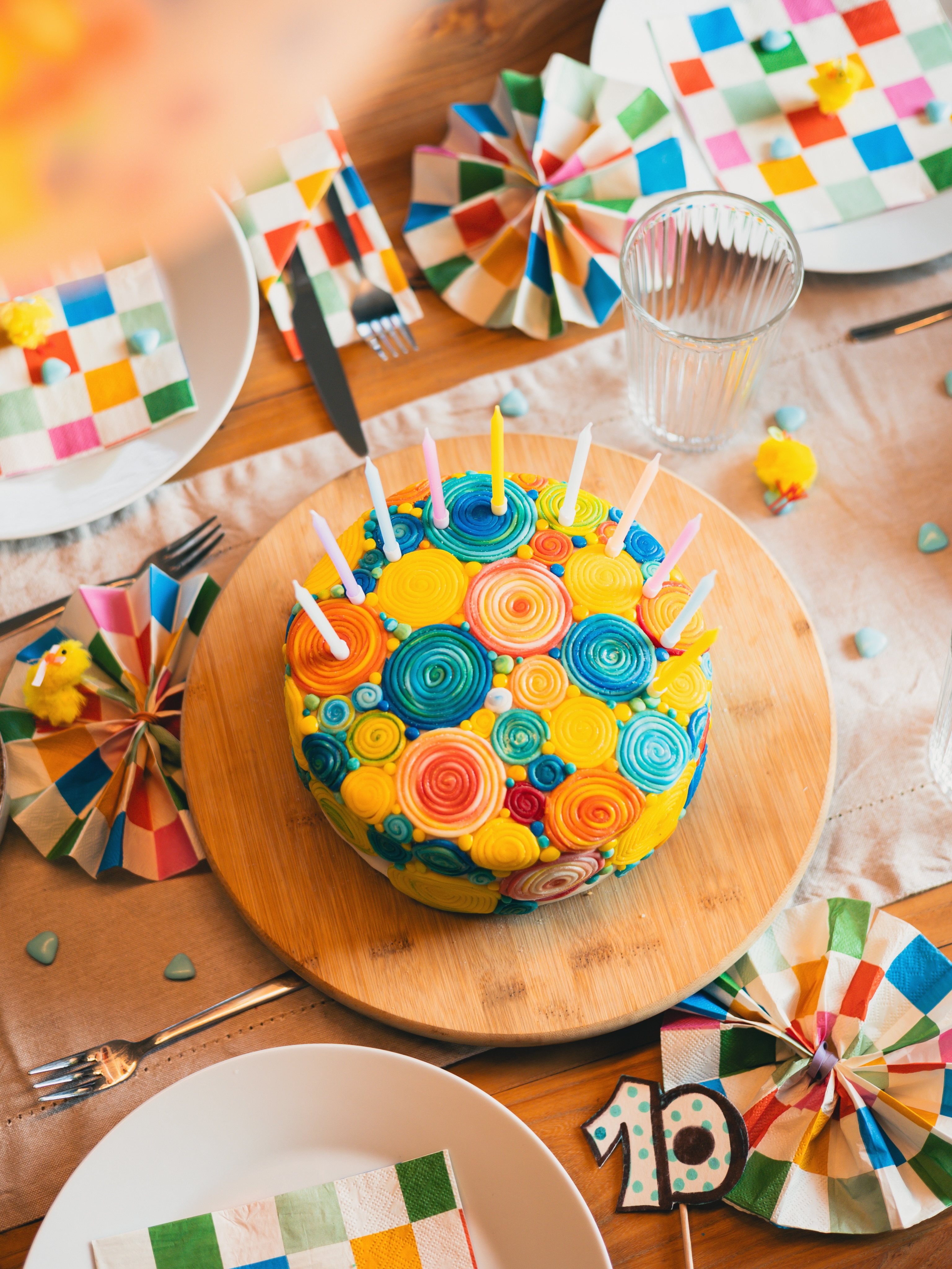 I may know quite a lot about polymer clay, but honestly, I know absolutely nothing about baking or decorating cakes. So this was quite a challenge, but a fun one! 🥳
Even though we originally designed the Czextruder for polymer clay, it can technically be used with many other materials too. 👀
So here’s a little experiment from decorating my little brother’s cake for his 10th birthday. I was honestly surprised by how well it turned out, especially the way the fondant colors blended together. 🎉