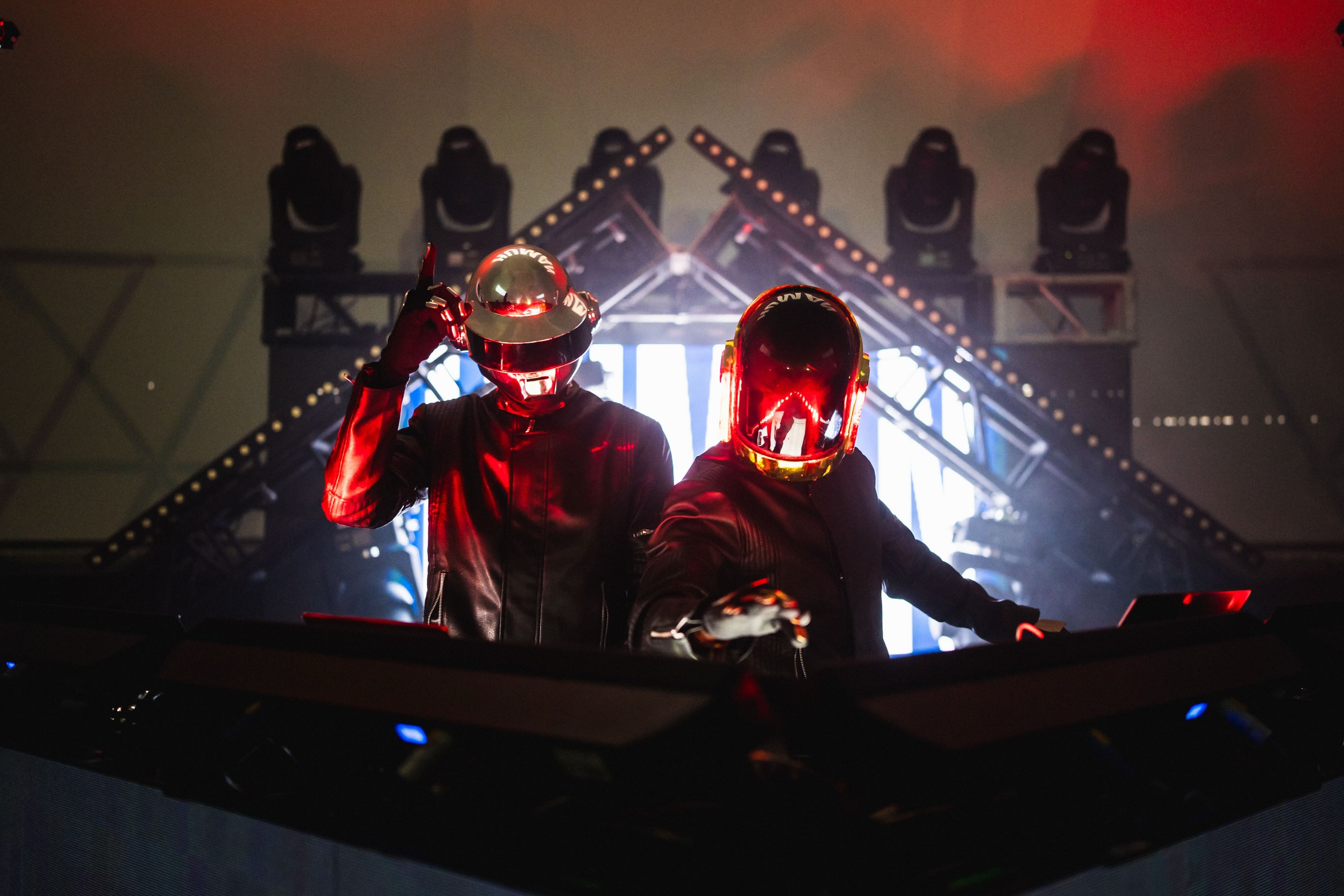 🌌 Este sábado 8 de agosto volvemos a tu lugar favorito para disfrutar de el mejor party de música electrónica en el #Domo del @parquedelascienciaspr
✨ Explora la nueva área #ESPEJISMOS , captura momentos increíbles en sus photo opportunities y súbete al tren del parque para vivir la experiencia completa.
🎧 9PM – 5AM
🌅 Nos vemos en la pista hasta el amanecer.
Tickets: https://musikone.net/claudevonstroke
#Musikone #AlterEgo