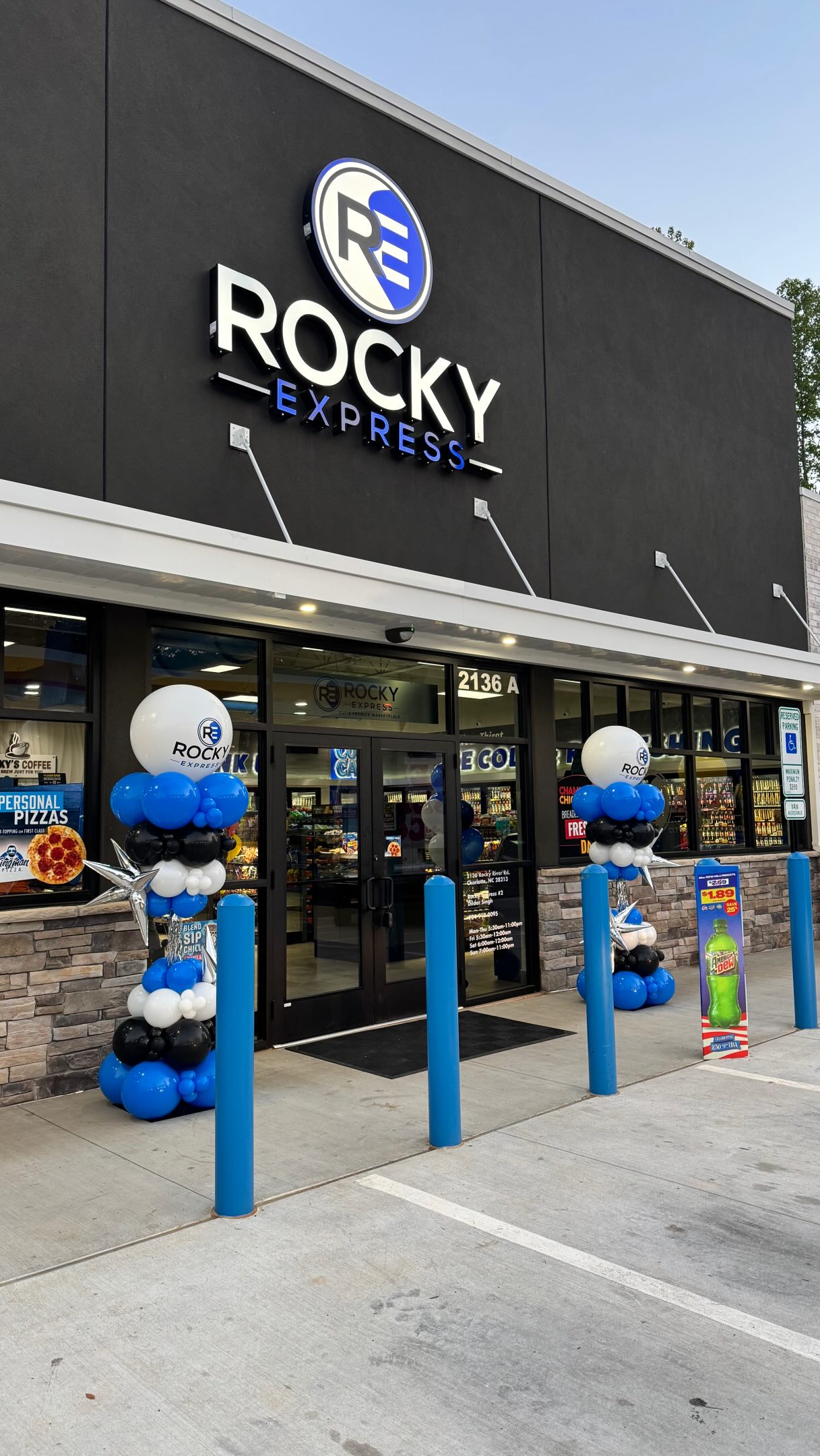 We love bringing the fun pops of color to your celebrations! Congrats to Rocky River Express/Meineke Car Care Center on their grand opening and ribbon cutting with the @charlotteareachamber. This new convenience store is SO nice, with lots of offerings and a clean environment! 🙌
Need a pop of color at your next event? We’re here for it!
✨ www.kellbellco.com