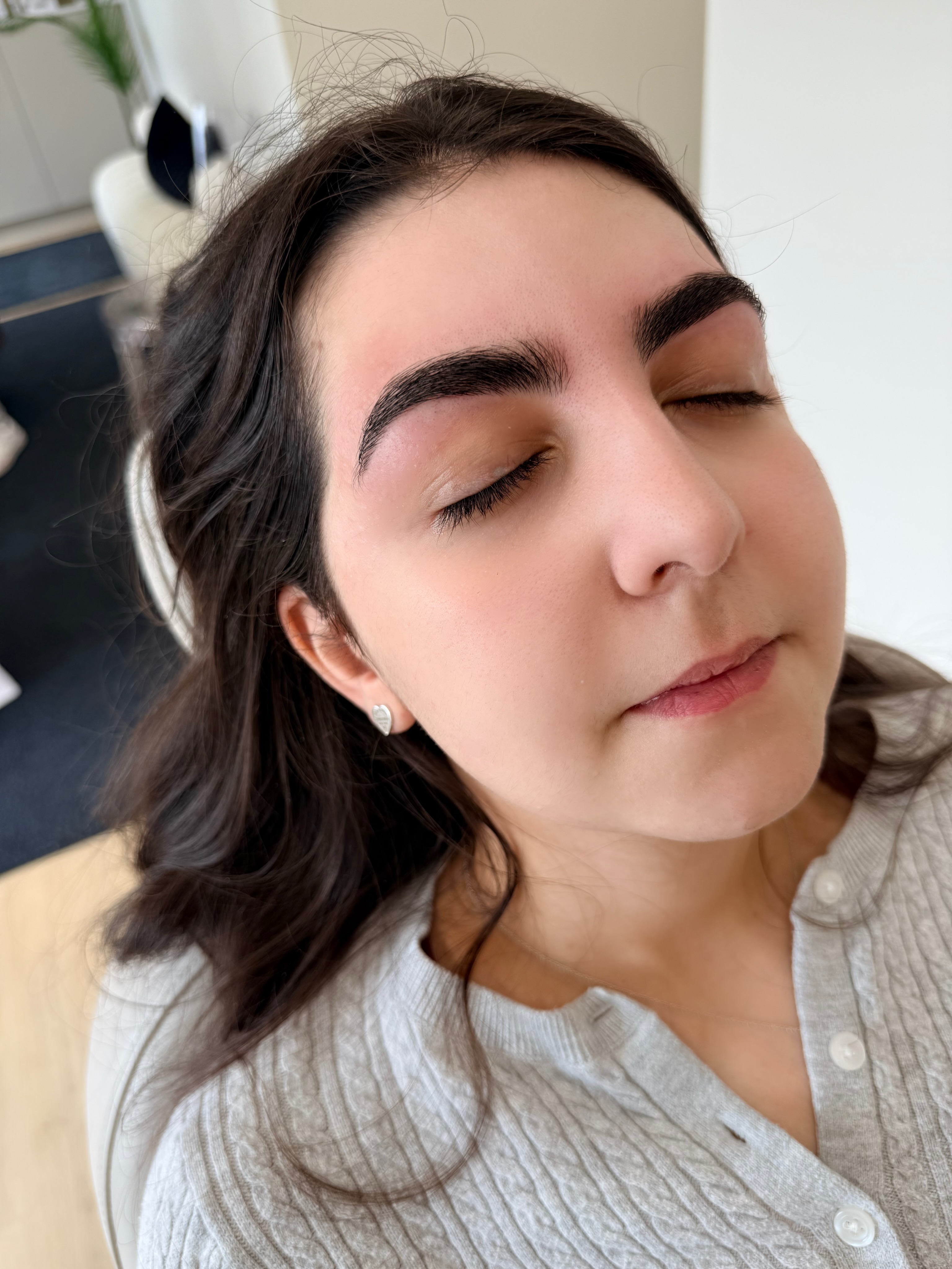 Would you believe me if I told you we went thinner than her natural shape?
You don’t have to be scared to taper your bold, beautiful brows and think will they be too thin.
The answer is NO 🚫 they will not be too thin. A thick brow will look more defined when properly shaped to your facial and eye structure.
Brows by Mel 👇🏼
📍15C Willis Road
Woodbridge
𝘔𝘺 𝘉𝘦𝘢𝘶𝘵𝘪𝘲𝘶𝘦
📧info@mybeautiqueinc.com
☎️416 399 6388
🖥️www.mybeautiqueinc.com
#browsbrowsbrows #vaughan #woodbridge #toronto
