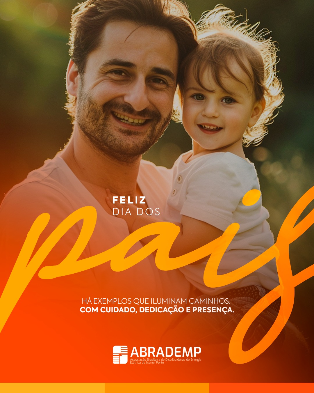 Alguns ensinamentos acompanham toda a vida.
São exemplos construídos com presença, dedicação, responsabilidade e cuidado. Valores que inspiram, fortalecem e ajudam a construir caminhos para o futuro.
Neste Dia dos Pais, a ABRADEMP presta sua homenagem a todos aqueles que, com seu exemplo e compromisso, fazem a diferença na vida de suas famílias e das comunidades onde estão presentes.
Que esta data seja uma oportunidade para reconhecer e agradecer a quem ilumina caminhos, incentiva novos passos e deixa um legado que permanece por gerações. Feliz Dia dos Pais! 💙
.
.
.
Nossa energia é essencial! 💡
Associação Brasileira de Distribuidoras de Energia Elétrica de Menor Porte. ⚡
👉 Contatos no link da bio: https://linktr.ee/abrademp