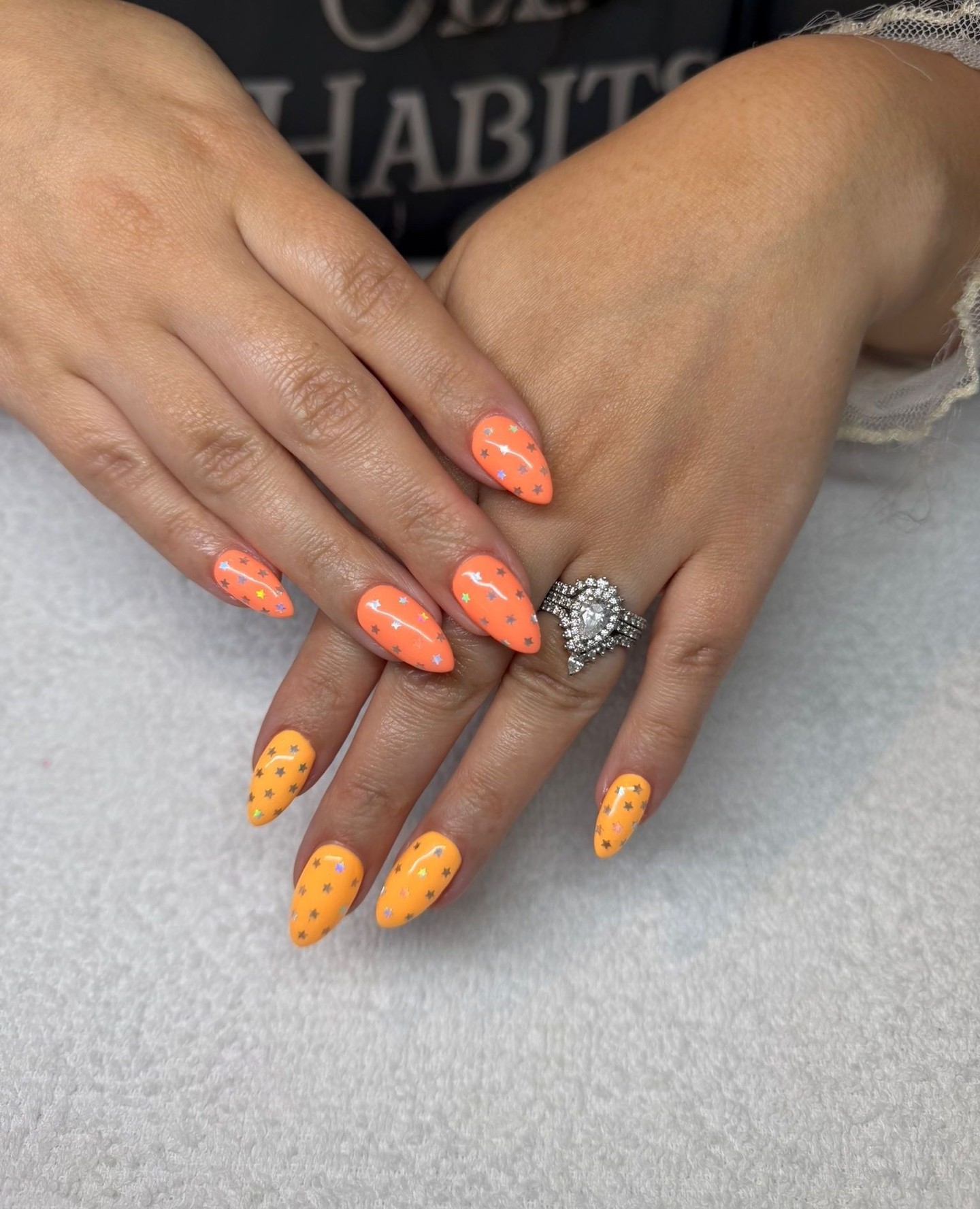 The perfect summer manicure is waiting for you ✨💛
This gorgeous set by Jorja is proof that fresh nails make every summer moment a little more fun.
Appointments are filling up fast, so book with Jorja before summer is over!
We 🤍 Nails
#BurnabyNails #BurnabyNailSalon #NailGoals #AcrylicNails #GelNails #NailInspo #NailSalon #Burnaby #BurnabyBC