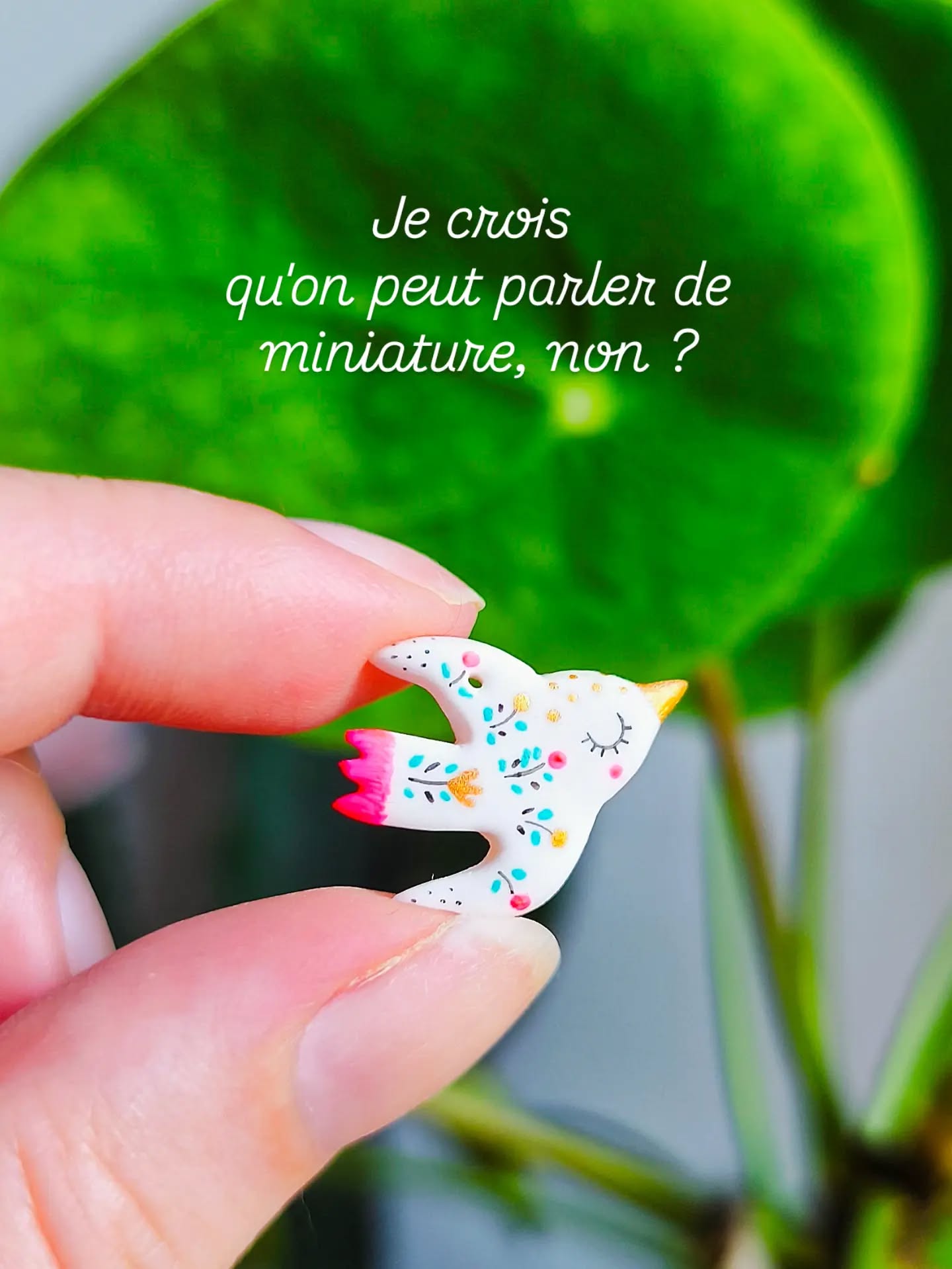 J'ai toujours eu une fascination pour le minuscule 🤗
°°°
Je n'ai plus de doigts 😅 mais j'adore ça! 😁
Ce moment de quasi méditation quand tu dois être concentrée, parfaitement alignée et zen pour que tes détails soient les plus précis possibles! 🧘
Et ce sentiment de satisfaction quand tout te semble réussi et que l'équilibre de ta pièce est trouvé! 🤩
°°°
J'avance toujours sur vos précommandes.
Les températures rebaissent et ça va me faciliter un peu la tâche. Je vous tiens au courant de mes avancées au fil des jours 😉
°°°
#faitmain #clay #tinythings #art #création