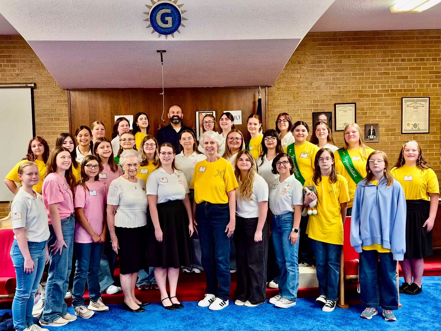 🌈✨ Learning, growing and polishing our skills at Dallas Area Rainbow University! Texas IORG members came together to learn the work, strengthen their leadership, and help one another grow in Rainbow.💛
#TexasIORG #RainbowGirls #RainbowUniversity #Dallas #Leadership GrowingTogether