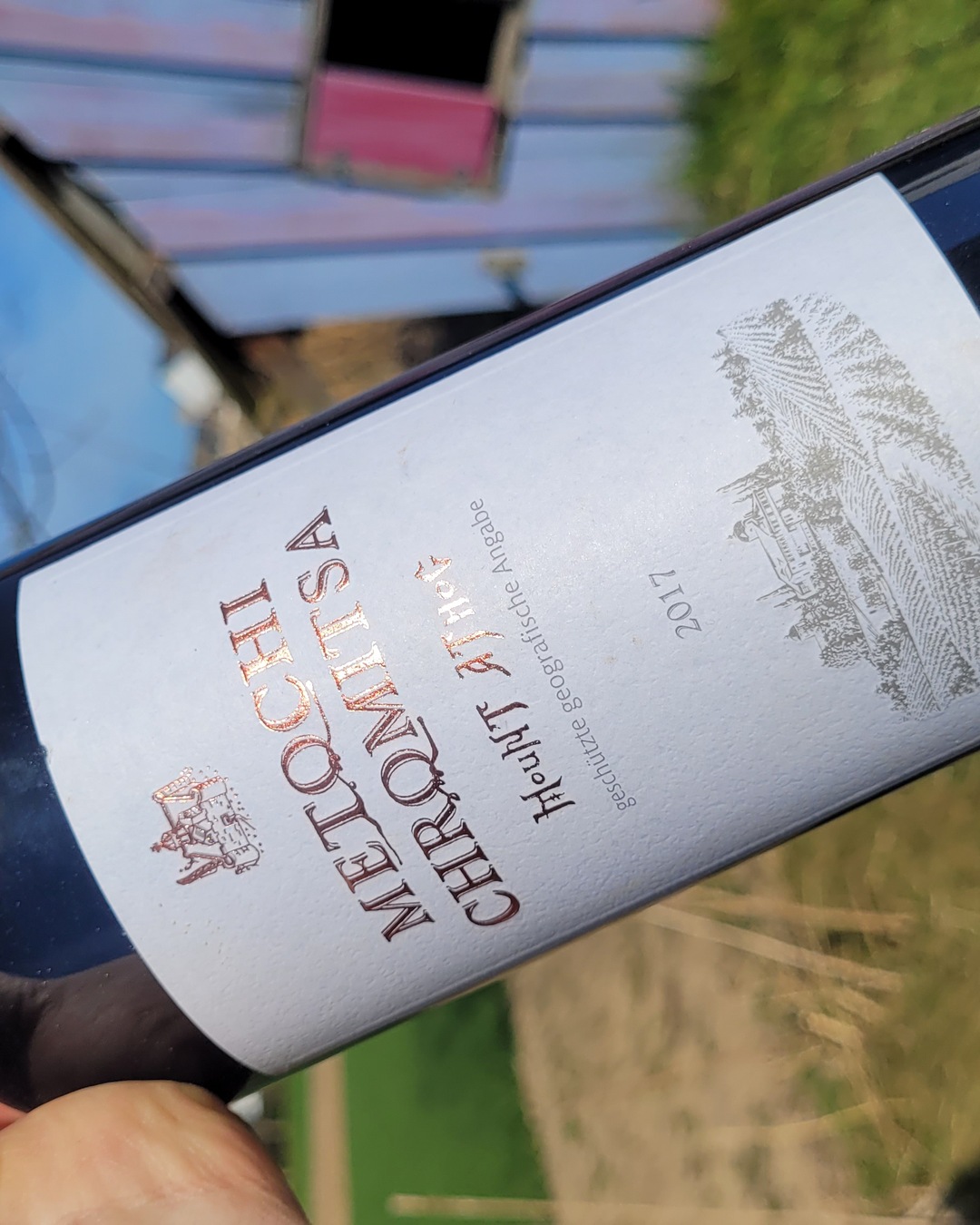 Vineyards rediscovered in a storm – three wines from the Holy Mountain
Metochi Chromitsa 2017 vs Agathon 2017 vs Agathon 2006 – Mount Athos, Macedonia | 87+ vs 87 vs 85/100 🍷
Our article on Limnio – from Aristotle to the Greek wine revolution – has just gone live, and these three bottles from the tasting behind it, back in April 2025, deserve their own post. All are Limnio–Cabernet Sauvignon blends from the same place, with different weighting, ageing and age.
That place has a story: in 1969, Evangelos Tsantalis was caught in a storm on Mount Athos and stumbled upon the overgrown vineyards of the Agios Panteleimon monastery. From 1973 he revived them together with the monks, and since 1981 the wines have carried the name Regional Wines of Mount Athos – vineyards at 220–250 metres.
The Metochi Chromitsa 2017 leans on the international partner: 65% Cabernet, 35% Limnio, longer maceration, more barrel. A distinctly barnyardy nose, plenty of leather, still very coarse tannin, black tea on the finish – not a bad wine, but a touch over-made. It should hold a high level for years to come; right now it doesn't thrill.
The Agathon 2017 splits the grapes 50/50 and spends about 8 months in French barriques, 2–3 fewer than the Metochi. Proper cherry in the nose, a little Greek mountain tea, clearly herbal on the palate – no classic Cabernet, Limnio gets its say. The finish, though, is rather unspectacular.
The Agathon 2006, at 19 years, is riper but shows little mushroom – herbs and tea instead, and astonishing acidity for 14.5% alcohol; too much, in fact, for delicate tertiary aromas to come through. No sign it will tip over in the next five years either. No winner here – just the range of one place across eleven years, and the question of how much Limnio survives against Cabernet. 87+, 87 and 85/100.
More in our article on this tasting – link in bio.
The full story of Aristotle's grape is one tap away 👇
#GreekWine #Limnio #MountAthos #CabernetSauvignon #GreekRedWine