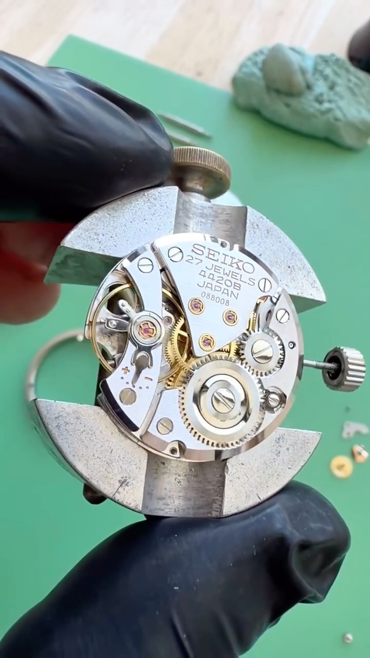 This is where every service begins… and where every watch gets a second life.
Every component of this vintage Grand Seiko 44GS is carefully inspected, lubricated, and reassembled by hand.
There’s something incredibly satisfying about watching a collection of tiny components come together to become one of Seiko’s finest mechanical movements once again.
Preserving history, one watch at a time.
#GrandSeiko #44GS #VintageGrandSeiko