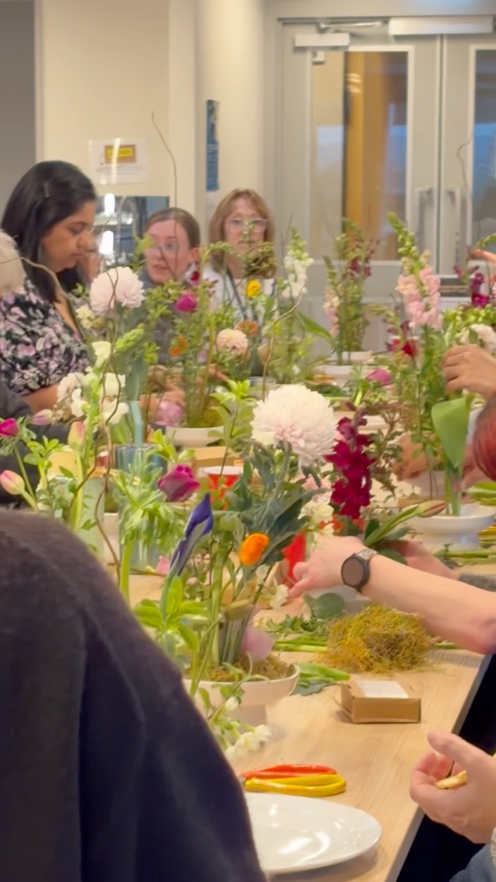 give us an email or a dm to enquire about booking your next team building event with us! 🌸
#teambuilding #workshop #flowers #ikebana #vases