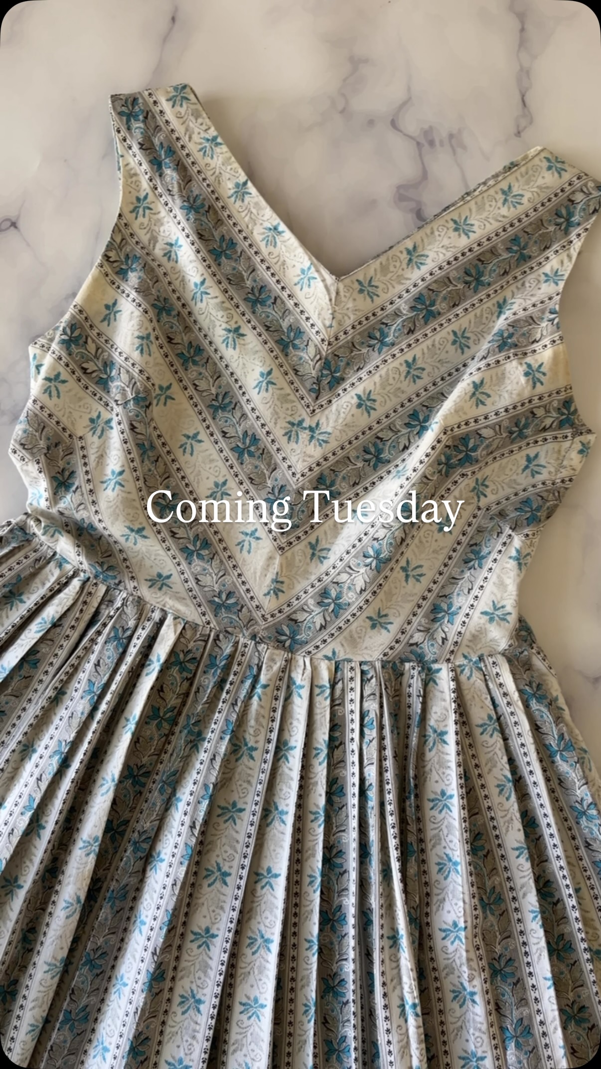 LINK IN BIO TO SHOP😍DETAILS BELOW
1950’s crispy cotton dress with side metal zipper, fitted waist, pleated skirt. Shes not perfect!! Little bit of wear in one of the sleeves, there’s eyelets on the skirt on one side that could be wear from age or could be on purpose since they’re the shape of the leaves on the print. Either way, great condition for its age and very wearable. Slight yellowing under one arm. See photos. Bust: 38” Waist: 32” Length: 44” Shoulder to waist: 16”