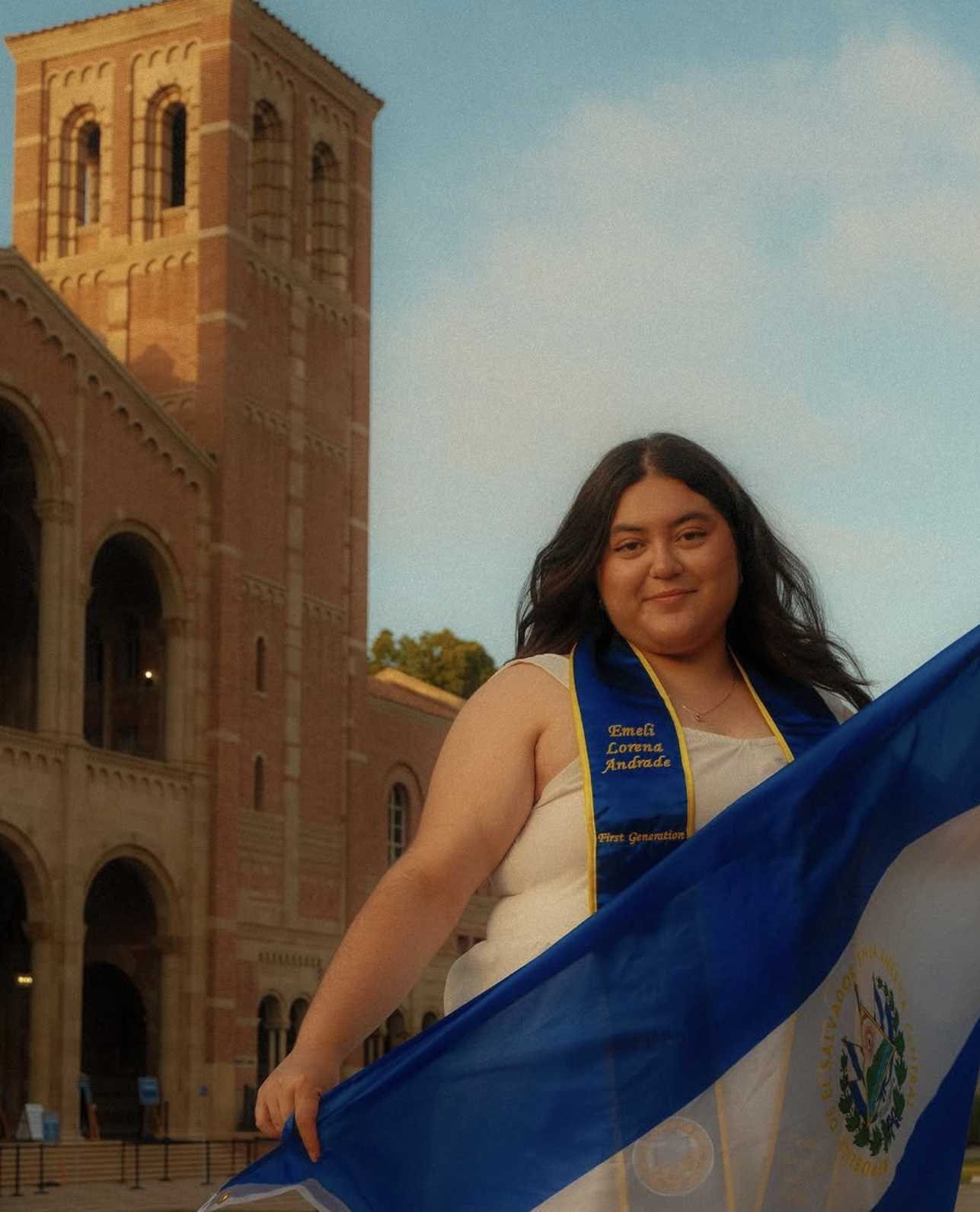 "If you would have told me four years ago that I would completed two BAs and a minor in Central American Studies, I would have thought you were crazy. My time at UCLA, was not easy. However beyond those hardships with the help of my family and friends, I was able to move forward with my goals. Being UCLA, I have had the wonderful opportunity to study abroad in Spain, take classes that I thought I would never take in my life, and even partake in amazing clubs! I could not be more grateful to experience my undergrad at UCLA! Desde de El Tránsito y San Miguel hasta la ookla!!! 4’s up for life 💙💛🧸
shoutout to @loversforfilm for taking my photos!!"
𝙀𝙈𝙀𝙇𝙄 𝘼𝙉𝘿𝙍𝘼𝘿𝙀
🎓 UCLA
📜 Bachelor's Degree in Spanish Language and Literature
📜 Bachelor's Degree in International Development Studies
📃 Minor in Central American Studies
✏️ Linda Esperanza Marquez Senior High - HPIAM
#CollegeMatch