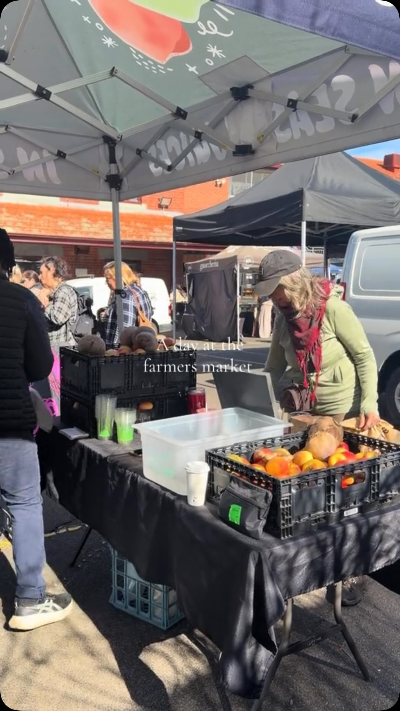 Spend the day with me at the market, from set up to pack up #inseasonjuices #coldpressedjuice #juiceoftheday #coldpressed #melbourne