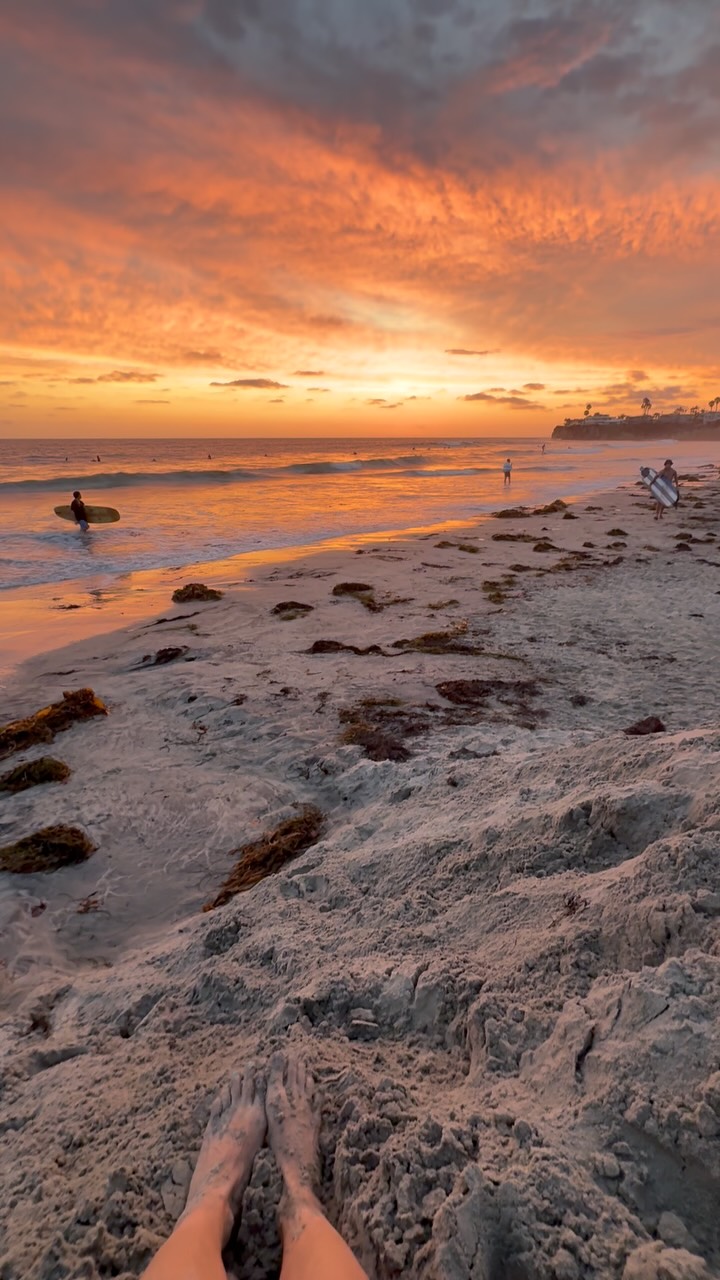 It’s been like paradise lately. Warm water, beautiful evenings… sunsets… but wow am I thankful for air-conditioning at work during the day! #sandiego #sunsets #grateful