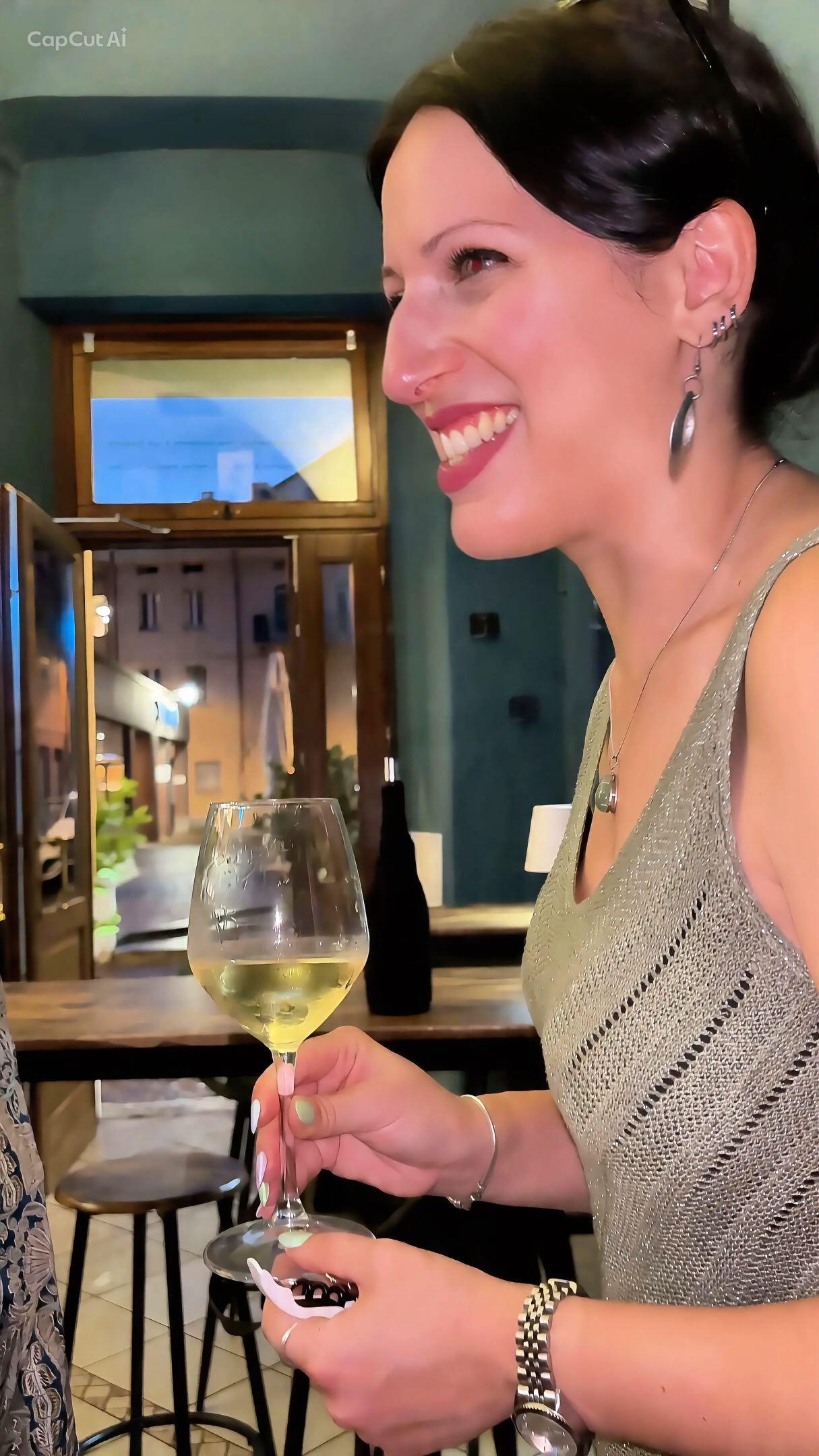 Our wine quiz evening in Cuneo this week reminded us why we fell in love with wine in the first place. It was an evening full of laughter, curiosity, discovery and, above all, great people around the table.
It reminded us that wine doesn’t need to be complicated or intimidating. At its heart, wine is about sharing, connecting, telling stories and creating memories together.
A special thank you to Michela for sharing her passion with us and for the beautiful way she tells the story behind the wine. She has such a wonderful way of opening the door to the world of wine and making exploration feel natural, accessible and full of pure enjoyment.
Here’s to more evenings like this — good wine, good people, plenty of laughter and memories we’ll carry with us. ❤️🍷
La nostra serata a quiz sul vino a Cuneo questa settimana ci ha ricordato perché ci siamo innamorati del vino. È stata una serata all’insegna delle risate, della curiosità, della scoperta e, soprattutto, di persone fantastiche attorno a un tavolo.
Ci ha ricordato che il vino non deve essere complicato o intimidatorio. In fondo, il vino è condivisione, connessione, racconto di storie e creazione di ricordi insieme.
Un ringraziamento speciale a Michela per aver condiviso con noi la sua passione e per il modo meraviglioso in cui racconta la storia che si cela dietro ogni vino. Ha un modo fantastico di aprire le porte del mondo del vino e di rendere l’esplorazione naturale, accessibile e fonte di puro piacere.
Auguriamo a tutti serate come questa: buon vino, bella gente, tante risate e ricordi che porteremo sempre con noi. ❤️🍷
.
.
#winetasting #italianwinelover #radiumwinenights #italianwine #italianlife