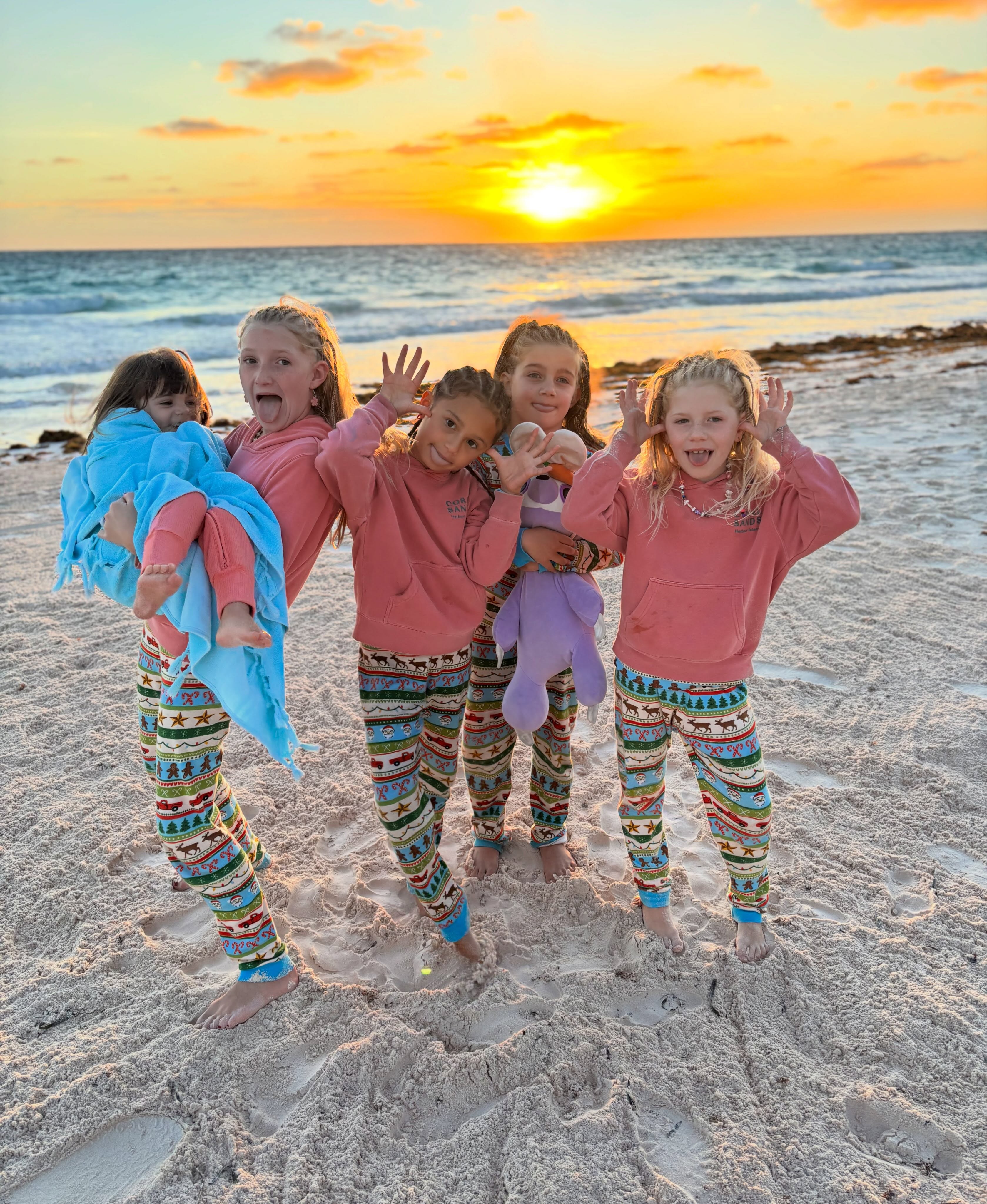 Nothing beats starting your day with a beach Sunrise on Harbour Island
#itsbetterinthrbahamas #harbourislandbahamas