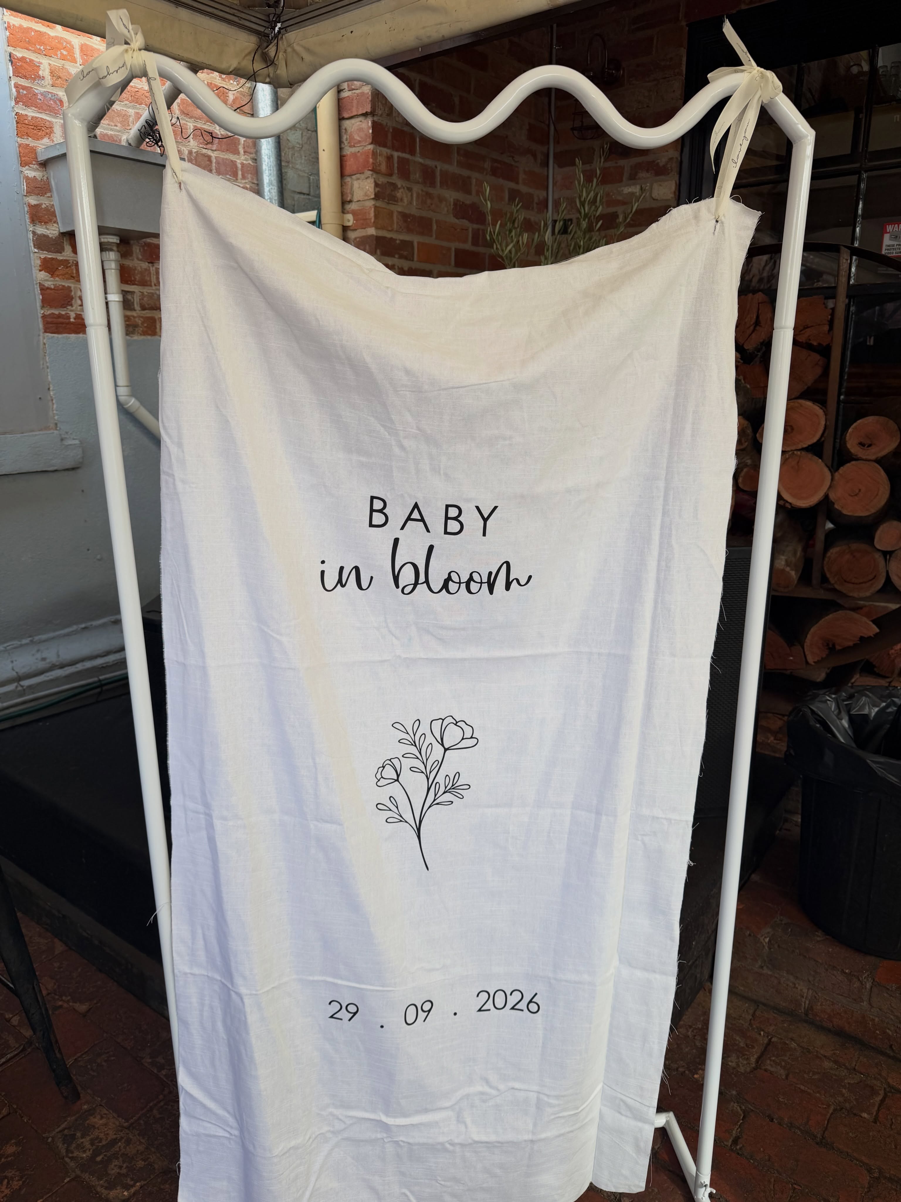 Baby in bloom 🌷
Our linen signage is the perfect edition to any event. Pair it with our wavy signage frame and you have the dreamiest set up.
Ask us more about our hire collection or custom signage 💌