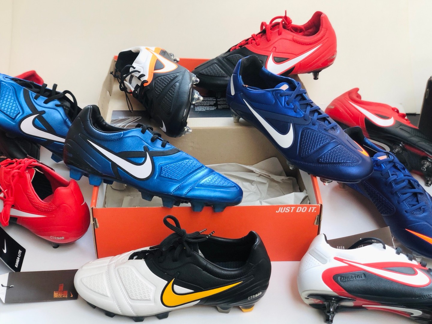 We CURATE the rarest boots. We VERIFY provenance. We CERTIFY condition. 🔍👟
Playable pieces and display-grade collectors’ items - choose what matters. NEW, inspected, and NO LONGER AVAILABLE at regular retailers. Link in bio to view the curated list. 🔗
Which style are you hunting? Comment below. 👇
#FootballBoots #BootCollectors #LimitedEdition #BootsFinder #ShoeCollectors #BootHunt #RareFinds #CertifiedGear