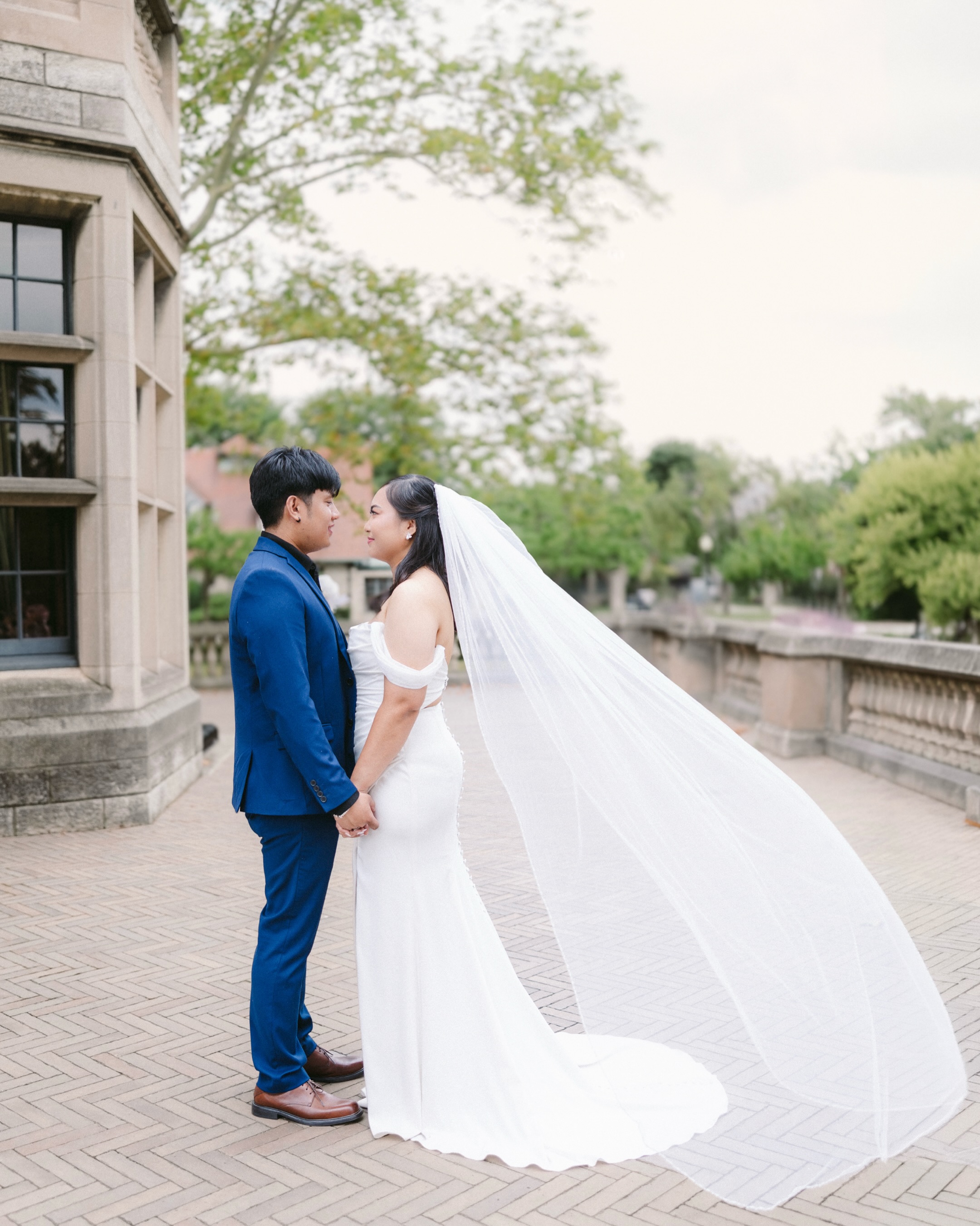 The veil was veiling 👀
Willistead architecture never ever gets old for wedding photos. Always a fav.
Blink Photography Windsor, Willistead Manor wedding, Willistead Manor wedding photography, Windsor wedding photographer, Windsor Ontario wedding photography, luxury wedding photography, editorial wedding photography, timeless wedding photography, elegant wedding portraits, romantic wedding photography, Windsor Essex wedding photographer, Ontario wedding photographer, luxury bridal portraits, editorial bridal photography, candid wedding moments, romantic couple portraits, historic wedding venue, outdoor wedding portraits