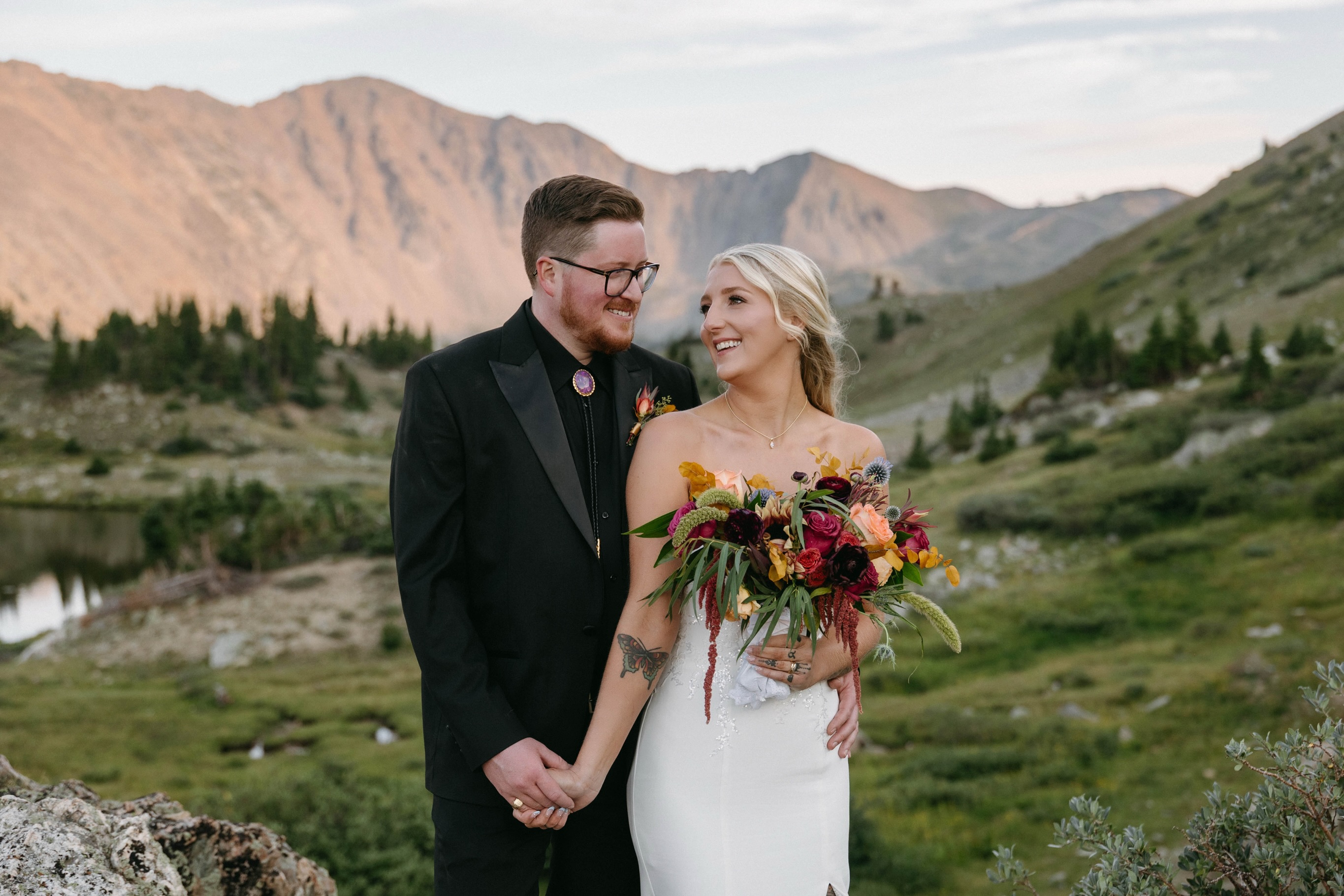 Katie & Sam on top of the mountains 🖤