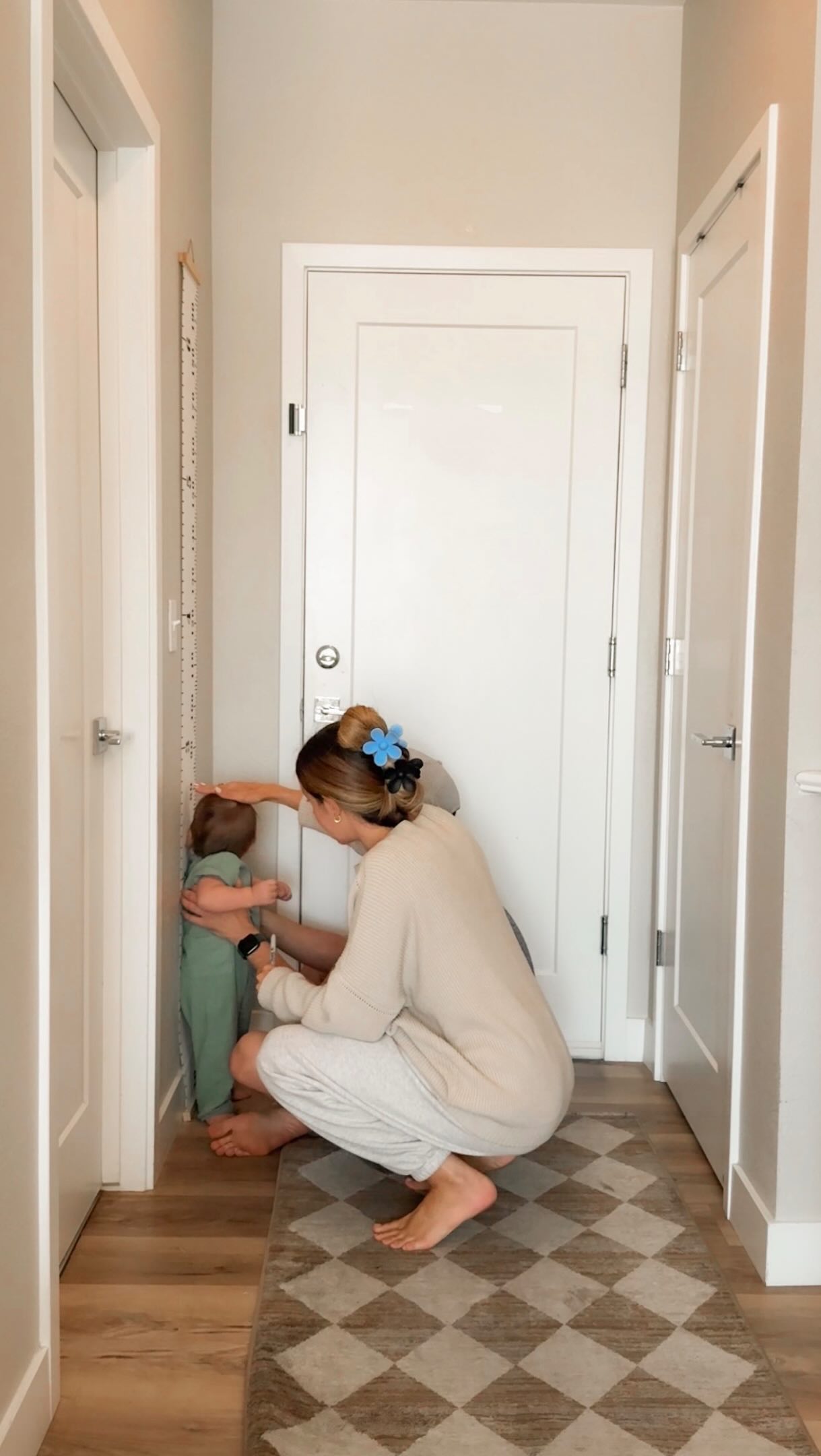 Not my husband and I questioning our own actual height 😂😅
#wifeandhusband #newparentslife #postpartumlife #funnymom #relatablemom
