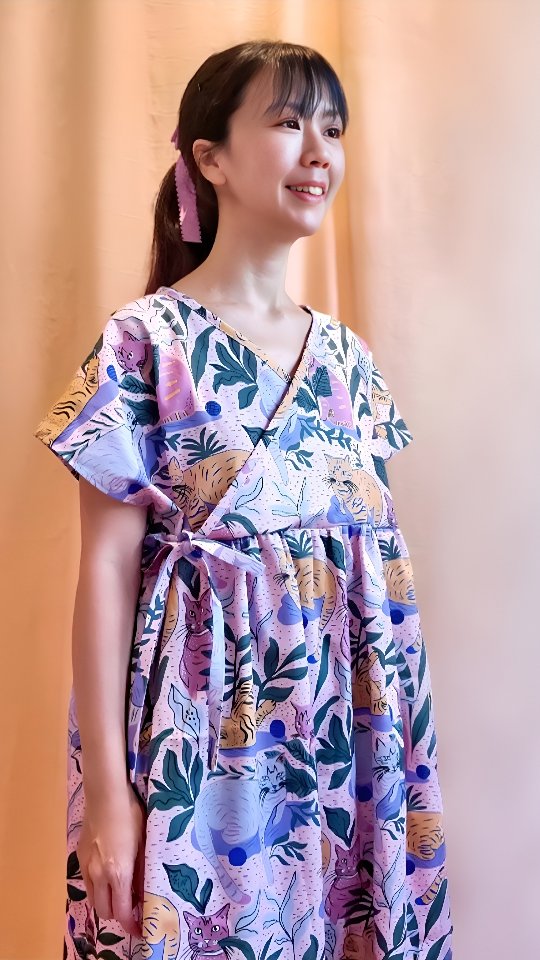 No complicated reason behind this one. I loved the fabric. Fantastic grumpy or stoic cat. Purple.
I love oversized dresses. So I made one. 💜
Made by me, slowly and happily in Singapore.
Fits up to UK14.
#slowfashion #madeinsingapore #makennastudio