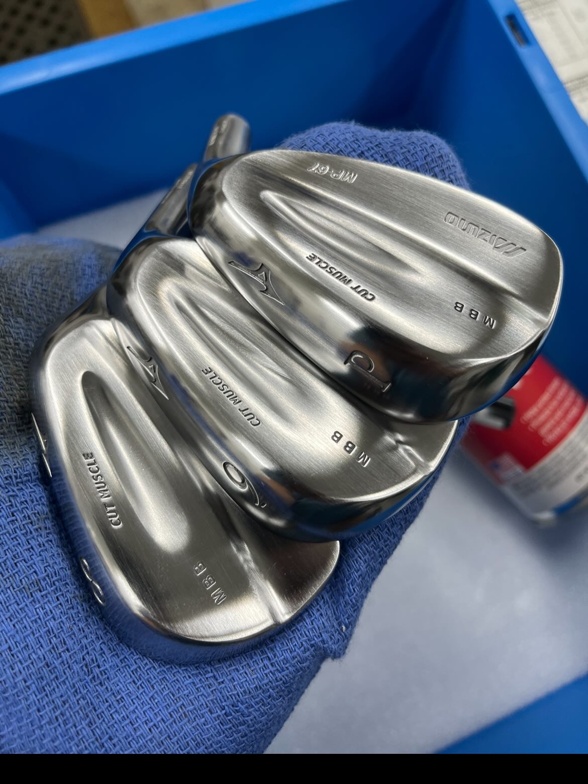 CLEAN Some MP 67 Mizuno irons done in our Tour Raw Brush finish. #mizuno #mizunogolf #mizunogolfeurope #putterbutter #flaniganbiltputter