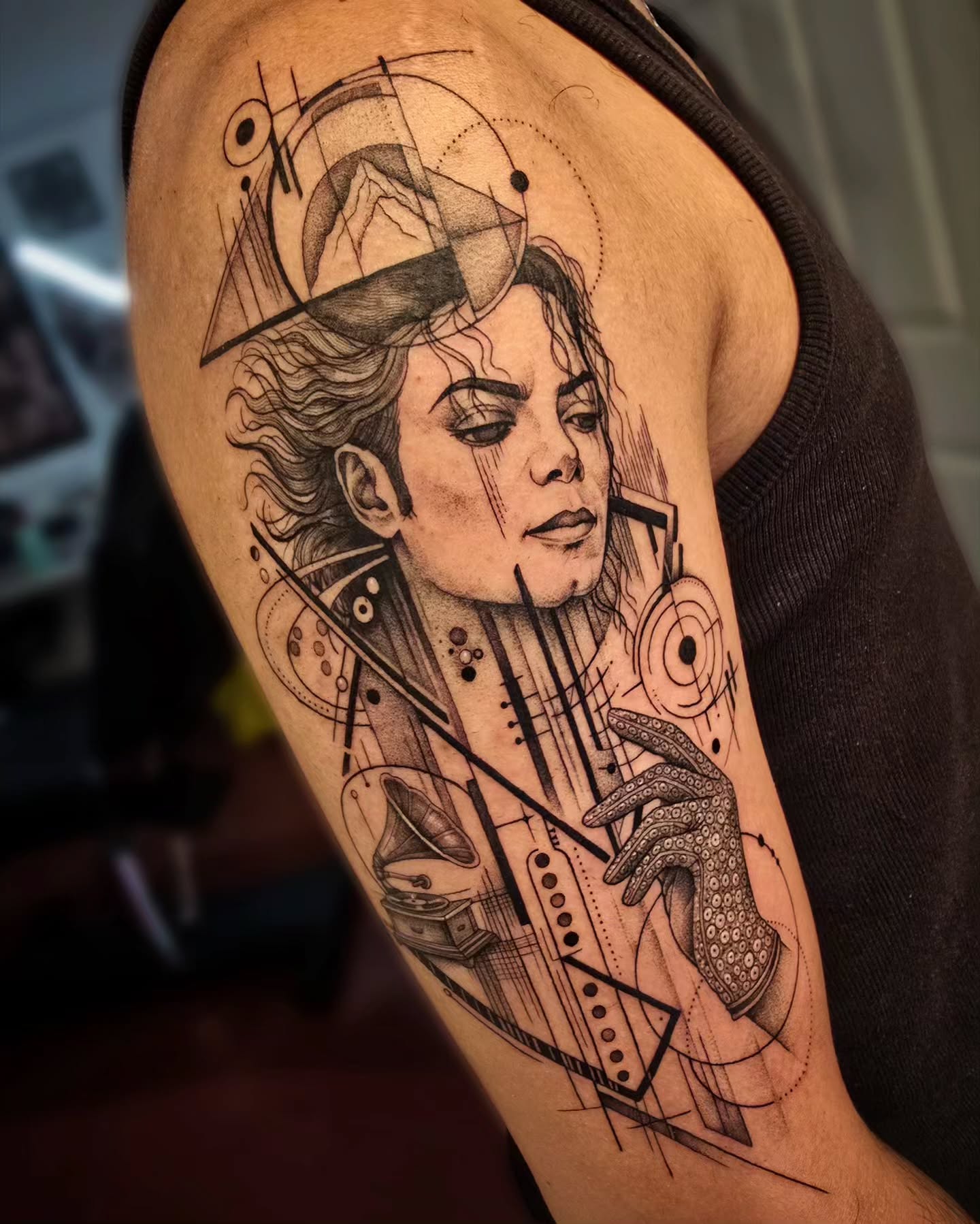 πΆ Thoroughly enjoyed working on this piece! The client came to me with their own AI generated design, which I redesigned to work better as a tattoo in my usual style. I would love to do more like this!
.
.
.
#tattoo #art #michaeljackson #music #abstract
