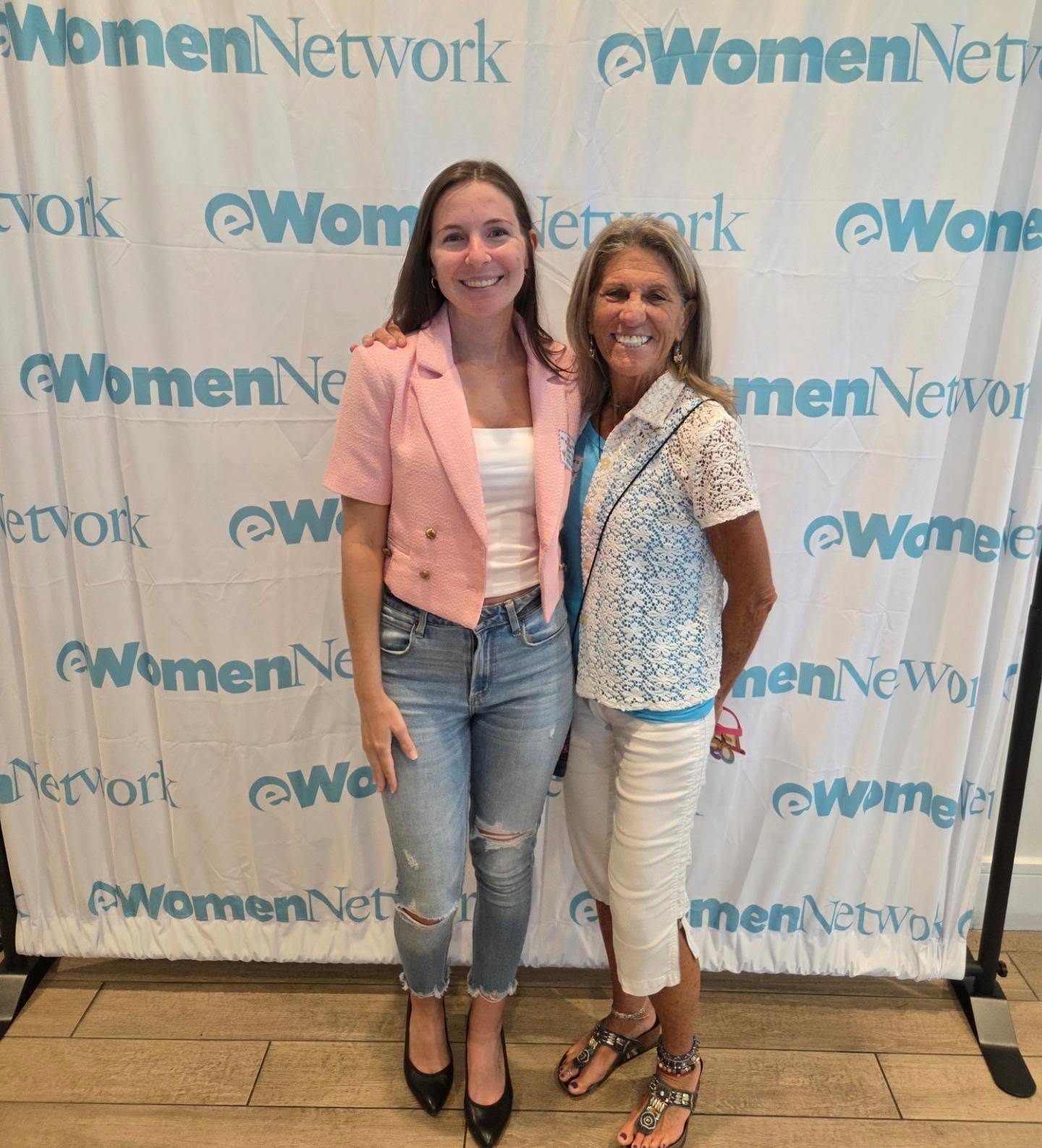 Celebrated hitting 100 members with my @ewomennetwork girlies yesterday 😊💕
We're growing quick! I joined to meet other women in business and ended up finding such a fun, supportive group of friends too. Love seeing new faces every month and watching this community continue to grow 🥰
My tribe ❤️
If you're interested in joining come with me to one of our monthly network events!