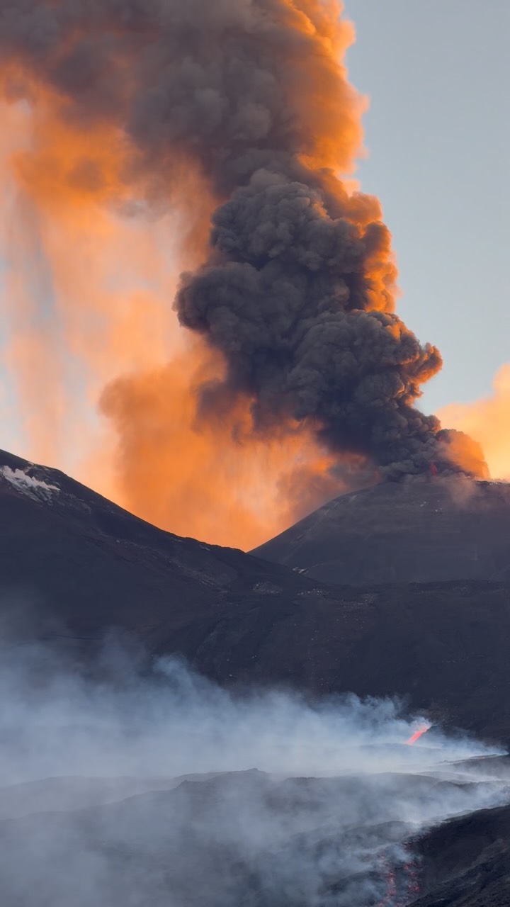 #Etna live 11 Agosto 2026 • 🥹❤️ oggi sei poesia 🌋 #sicily #volcanoes #eruption #sicilia
©️ @fabrizio_zuccarello