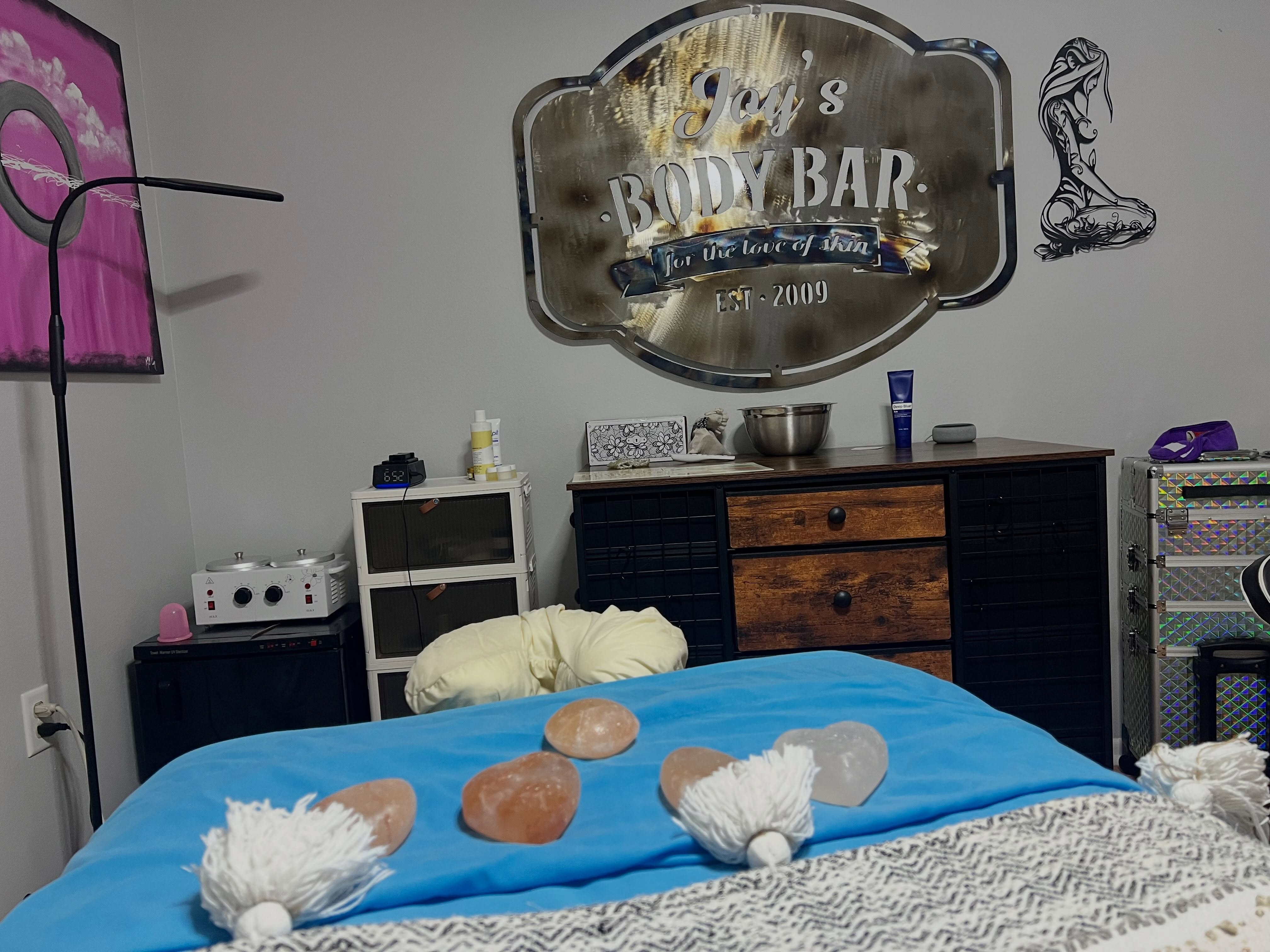 Massage, Facials, Waxing…oh my…sounds like a spa day! Joysbodybar.com