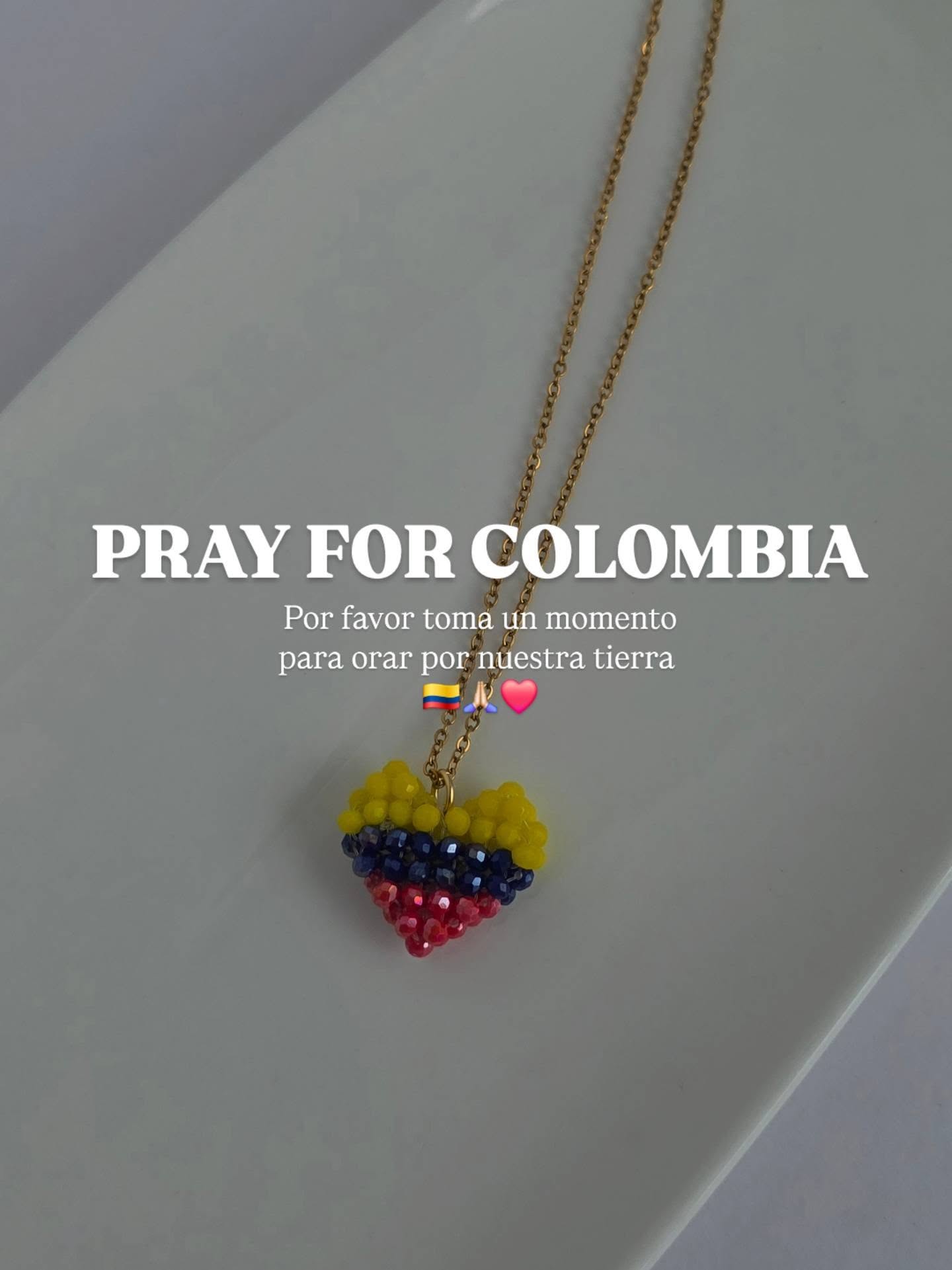 Hoy nuestras oraciones y nuestro corazón estan con todos los afectados por el sismo 💔🙏🏻 oramos por quienes estan pasando por un momento difícil, por los que han perdido sus hogares, por quienes tienen familiares desaparecidos o han perdido seres queridos, que Dios traiga fortaleza, paz y esperanza a sus corazones 🙏🏻❤️ que conceda sabidurida, fuerza y protección a las autoridades, cuerpos de rescates y a todos los que se suman para ayudar en estos momentos, estamos con ustedes, FUERZA MI COLOMBIA 🇨🇴❤️
