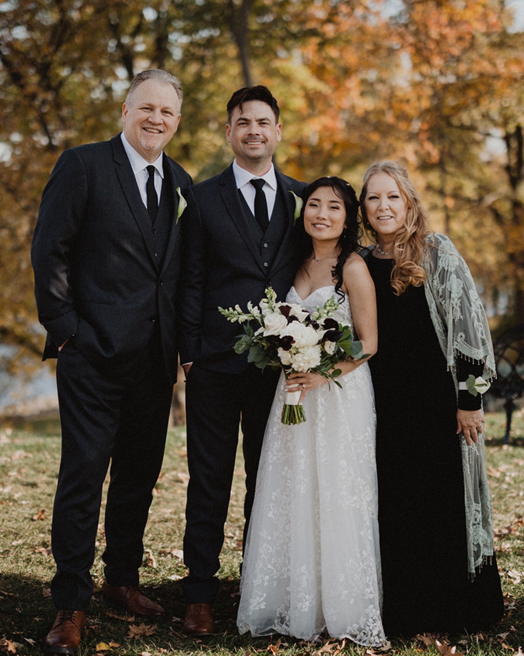 Family photos are more than a wedding tradition, they're a snapshot of the people who have been there through every chapter. ❤️
Photography: @wildtrailstudio
#LeopoldsMississippiGardens #WeddingFamilyPhotos #MinnesotaWeddingVenue #WeddingMemories #WeddingDayMoments