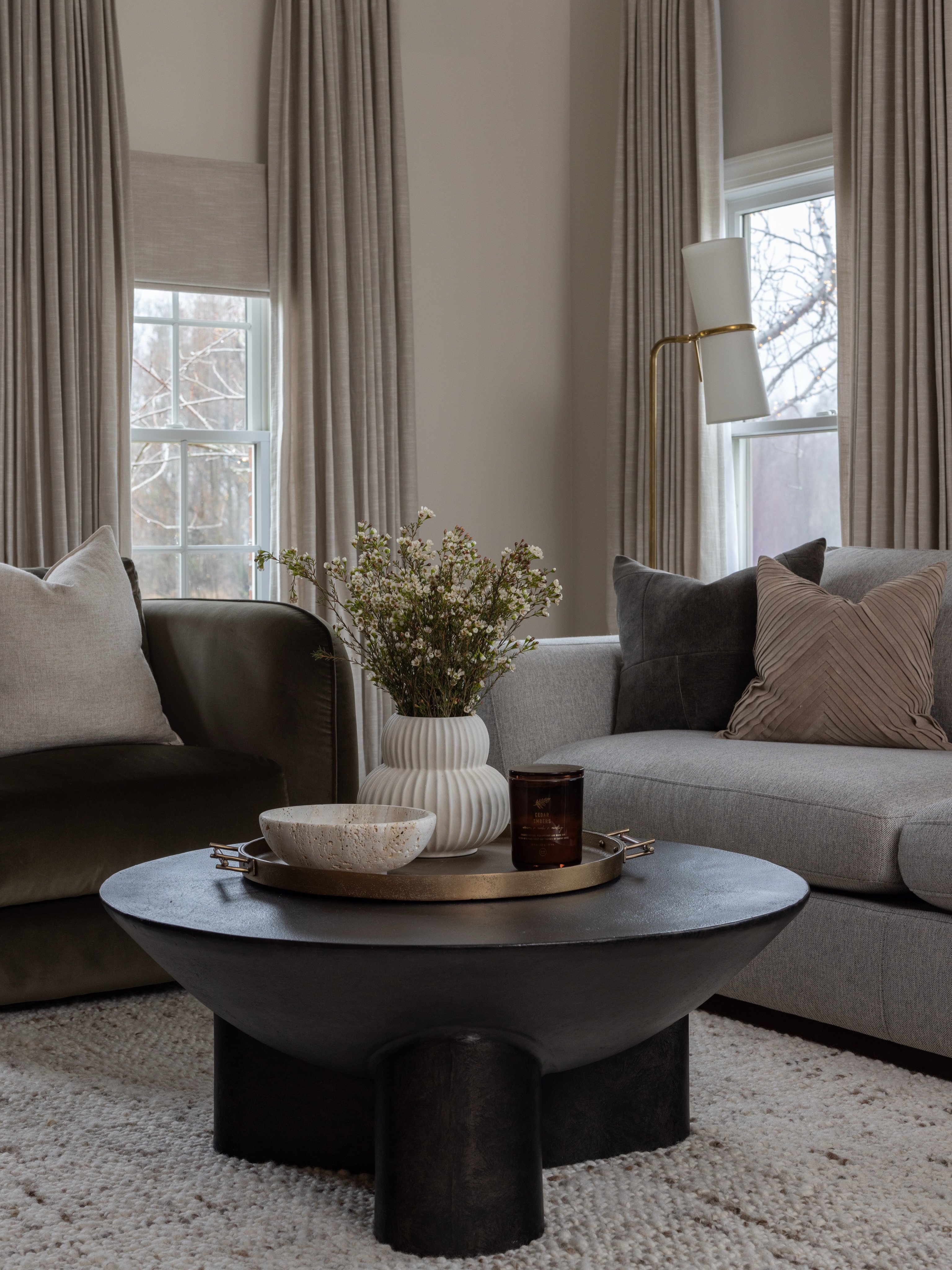 Minimal and calming interiors are all about creating harmony. One of our favorite spaces from our Captain Drive project!
Photography: @raquellangworthy.photo
#njinteriordesigner #njdesigner #customhome #designservices