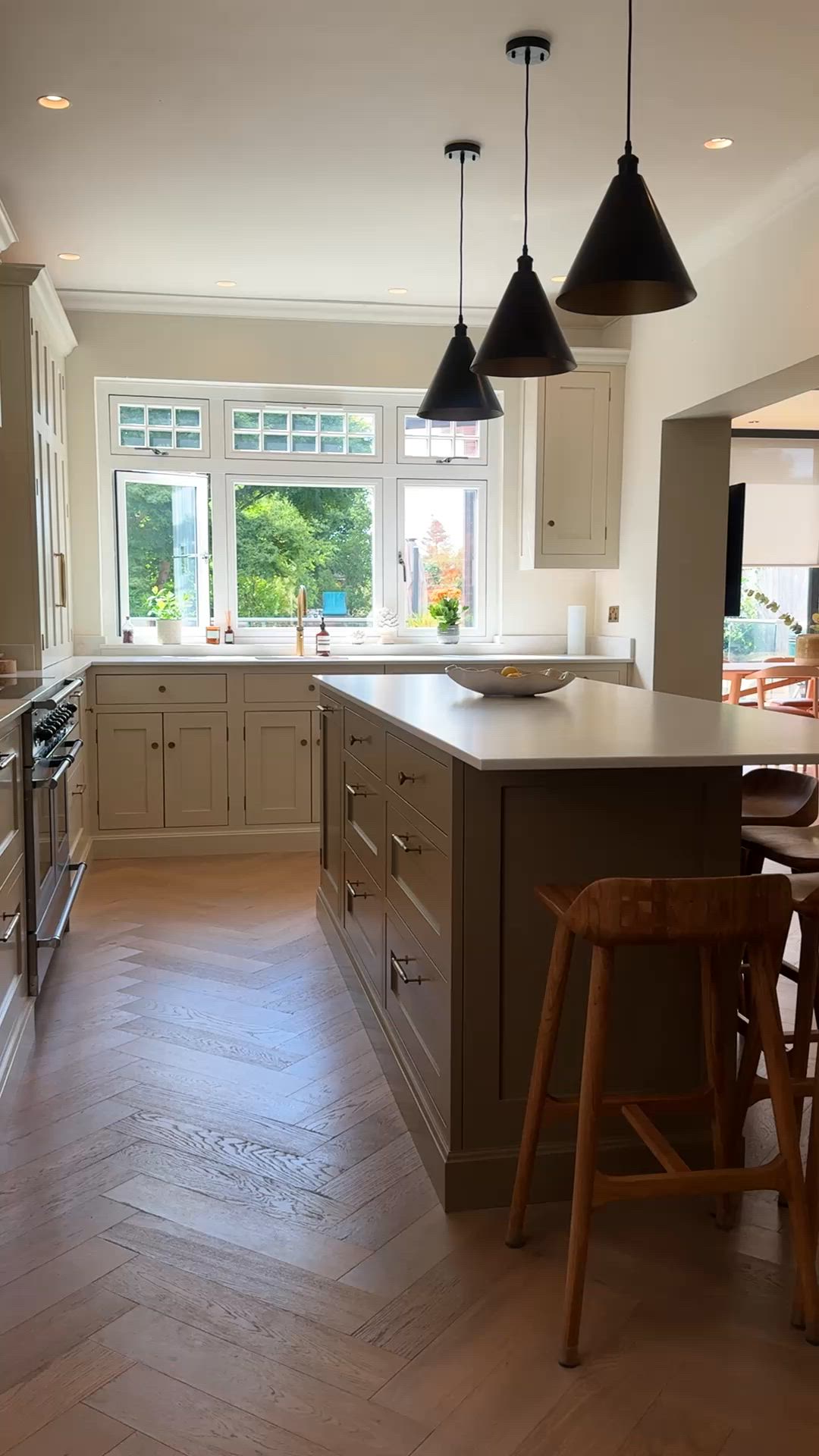 Shaker kitchens have a way of outliving trends.
But timeless doesn’t mean predictable. It’s in the proportions, the cabinetry, the joinery, and all those considered details that make something classic feel completely bespoke.
The kind of kitchen that doesn’t just belong in a home… it belongs on a magazine cover. BespokeDesign #KitchenInspo #InteriorDesign #ModernLiving