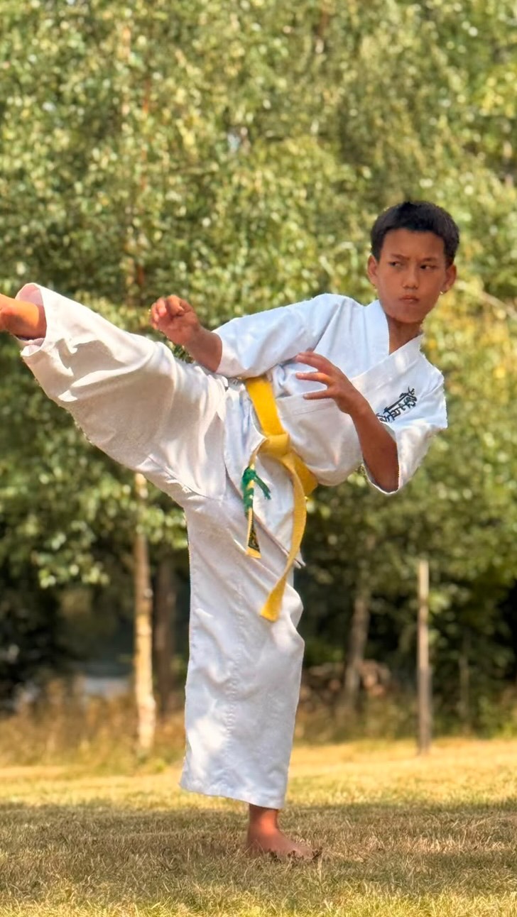 THE ART OF KARATE.
Strength is easy to see.
Precision takes a trained eye.
Ross Jones performing Pinan Sono Go — where movement, balance, timing and control become one.
Kata is more than a sequence of techniques.
It is karate expressed as an art form.
Every stance has purpose.
Every transition has rhythm.
Every technique has intention.
Not simply performed.
Refined.
Kyokushin Fight Academy
Preserving the art. Pursuing excellence.
#Kyokushin #Karate #Kata #PinanSonoGo #KarateDo