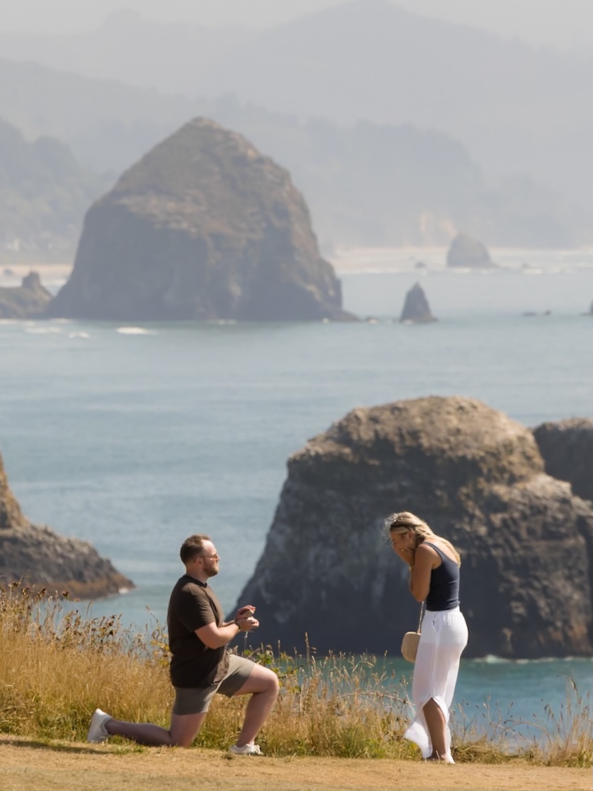 Ecola State Park provided the perfect backdrop for this moment in Jake and Alexa’s lives. And I am so honored I got to be there for it.
And a round of applause for the weather that day 👏 77 degrees! On the Oregon Coast. Absolutely beautiful 🤩
I have more trips to Cannon Beach planned for this year! Can’t wait!!!