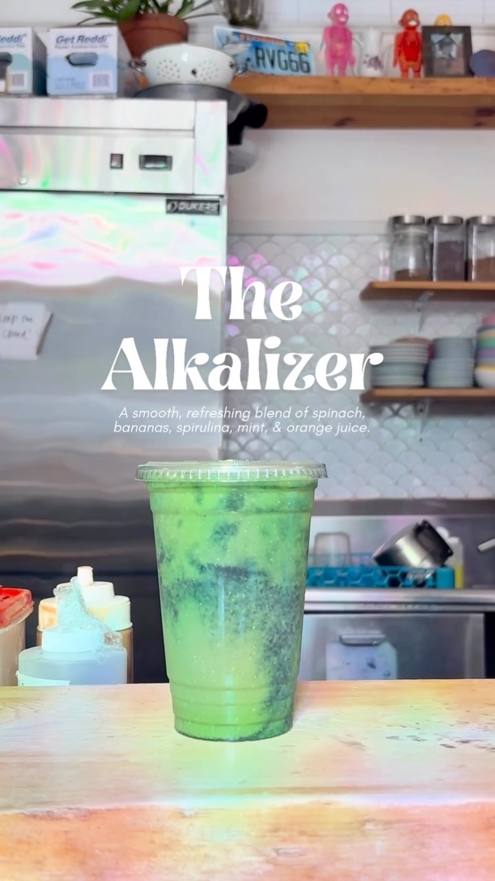Meet the ALKALIZER🥬🍌⚡️
Spinach, bananas, mint, spirulina, & orange juice. And yes, it tastes as good as it looks.
💚Open for you at both locations, 7am - 4pm!💚