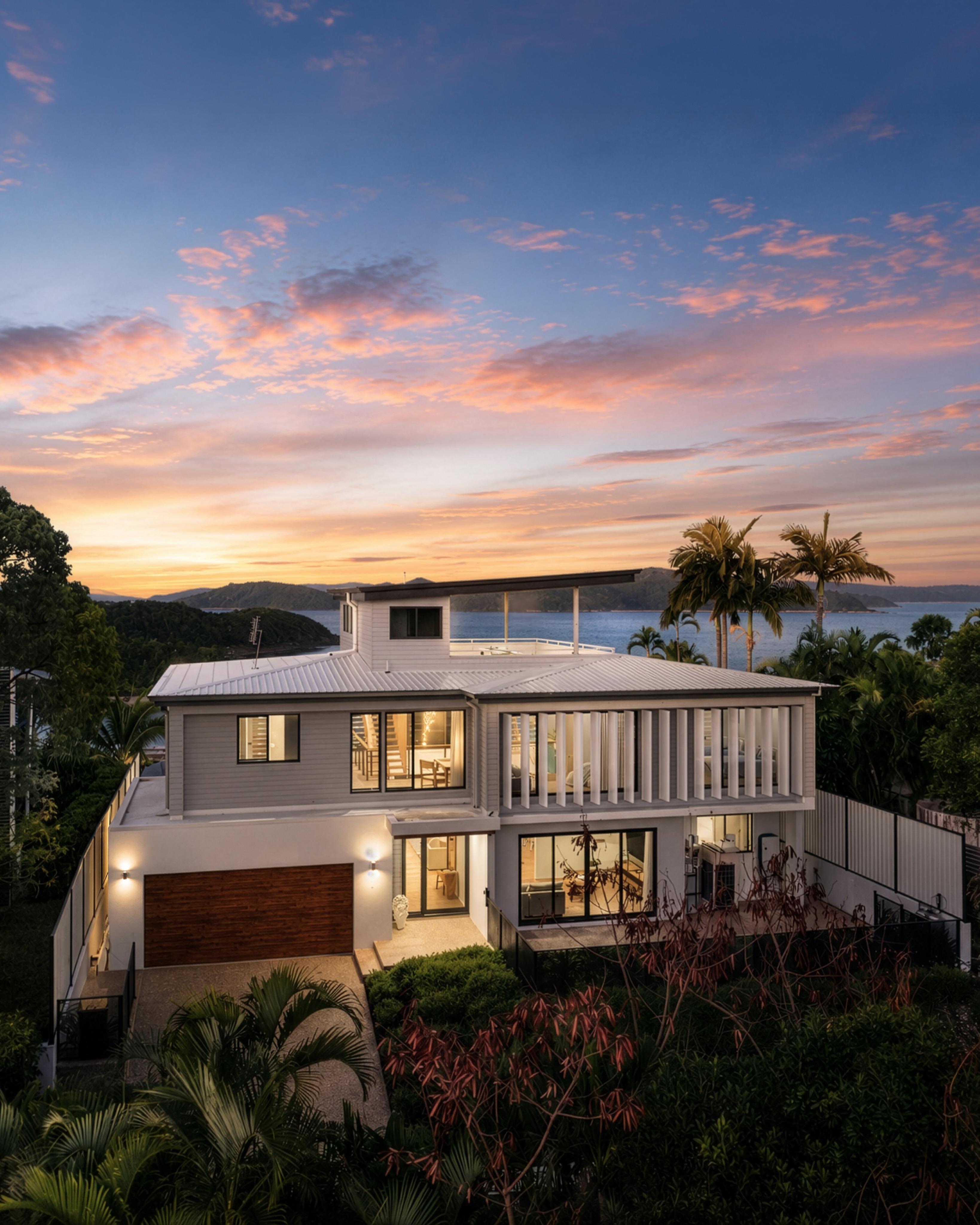 A roof terrace from where you’d rather be - 10mins from Airlie Beach in the #whitsundays
Town planning: @mcpeaketown
Photography: @brookemilesphotography
Owner build: @proficient_concreting
#shuteharbour #airliebeach #ownerbuilder #coastaldesign